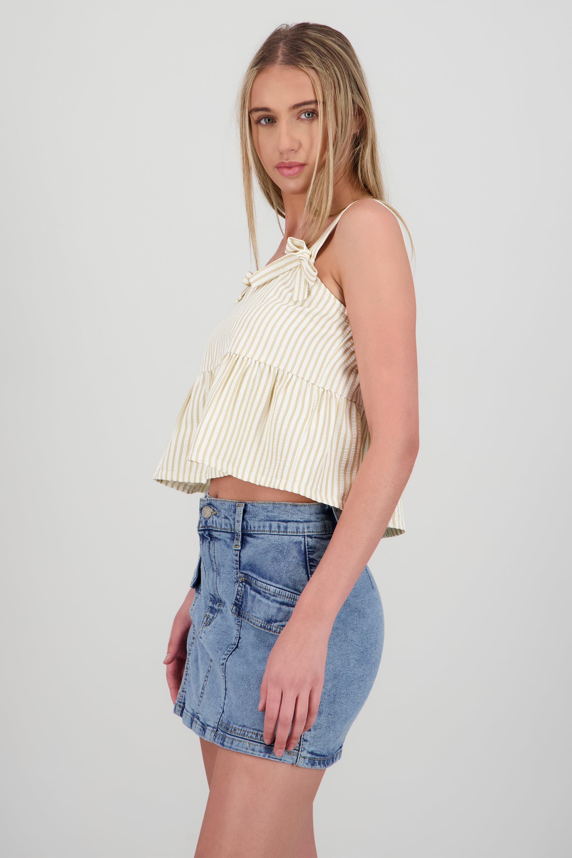 Top sin manga detalle olan moños KHAKI COMBO