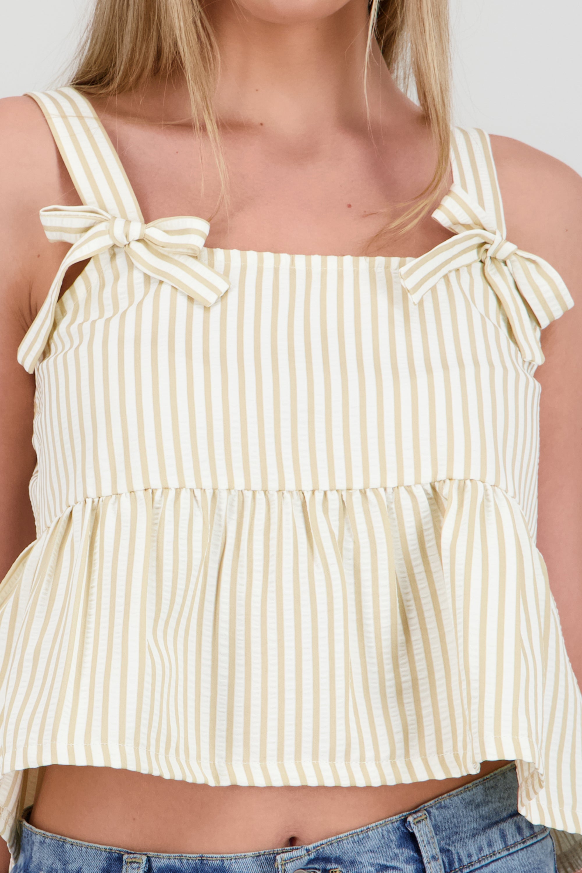Top sin manga detalle olan moños KHAKI COMBO