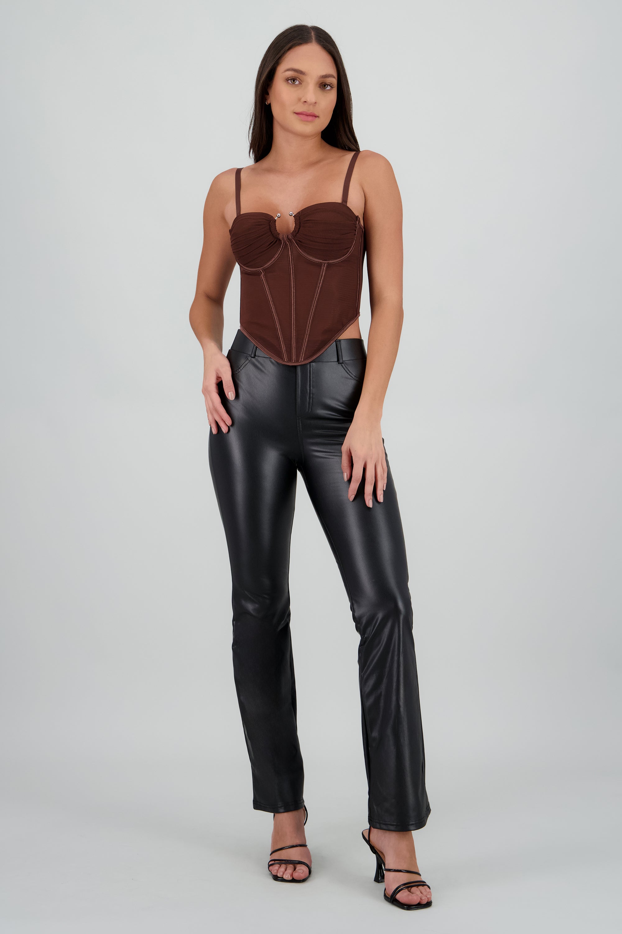 Pantalon efecto piel pretina boton NEGRO