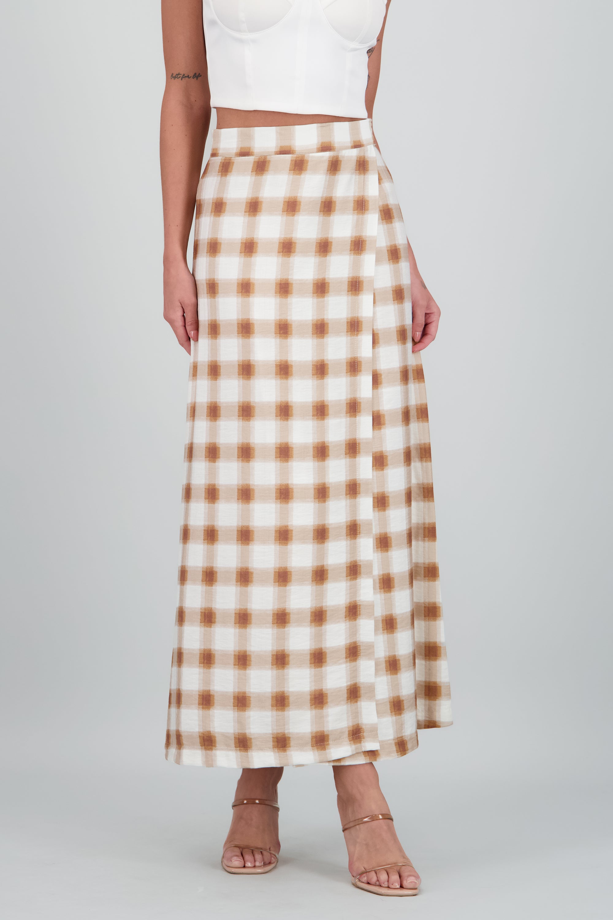 Falda maxi envolvente de cuadros CAFE COMBO