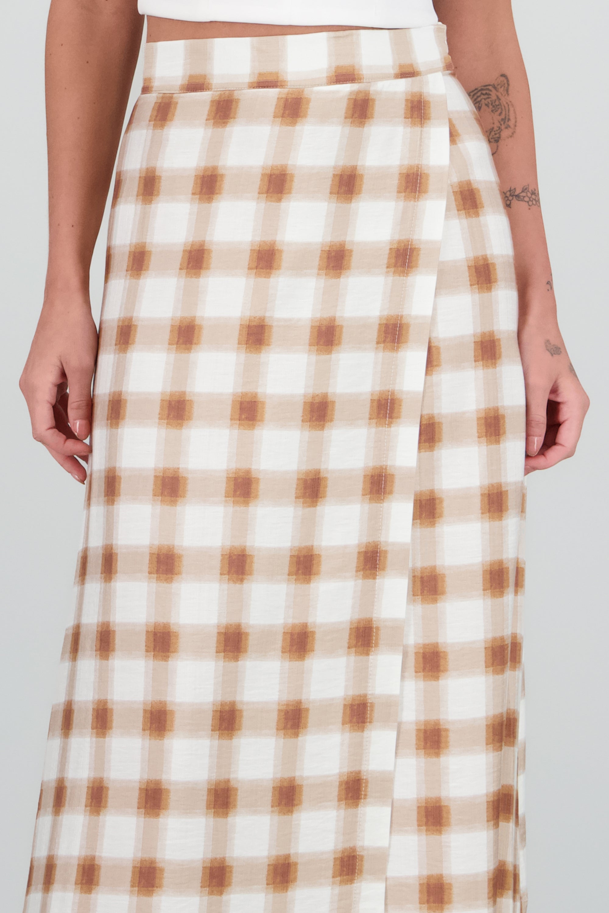 Falda maxi envolvente de cuadros CAFE COMBO