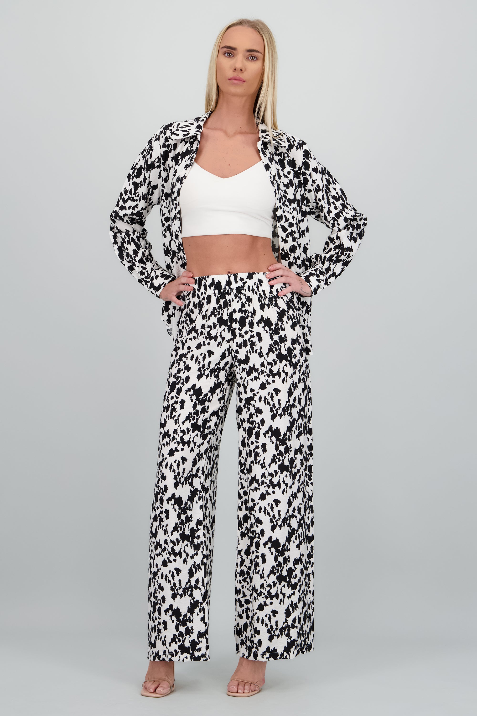 Pantalon recto estampado manchas NEGRO COMBO