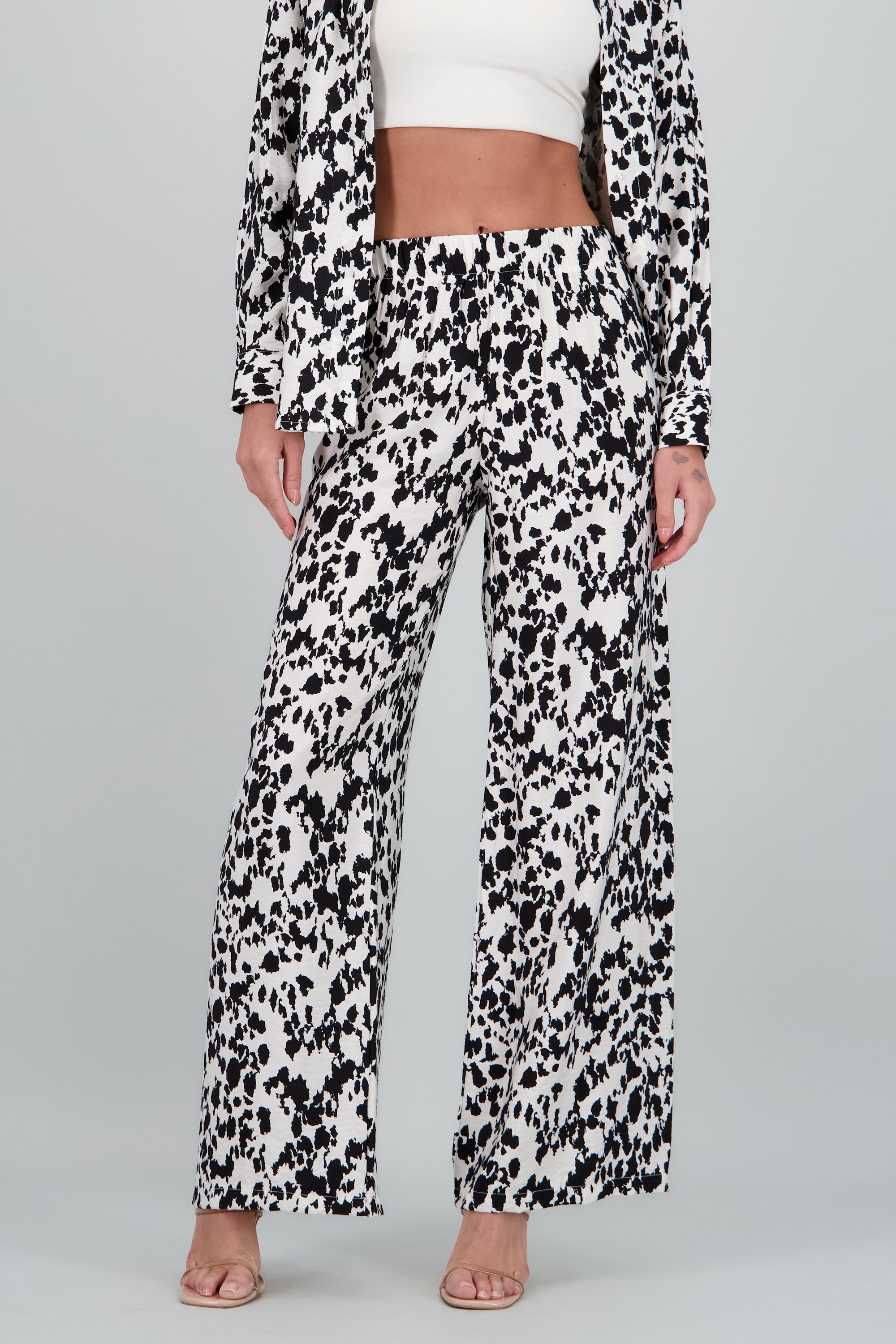 Pantalon recto estampado manchas NEGRO COMBO