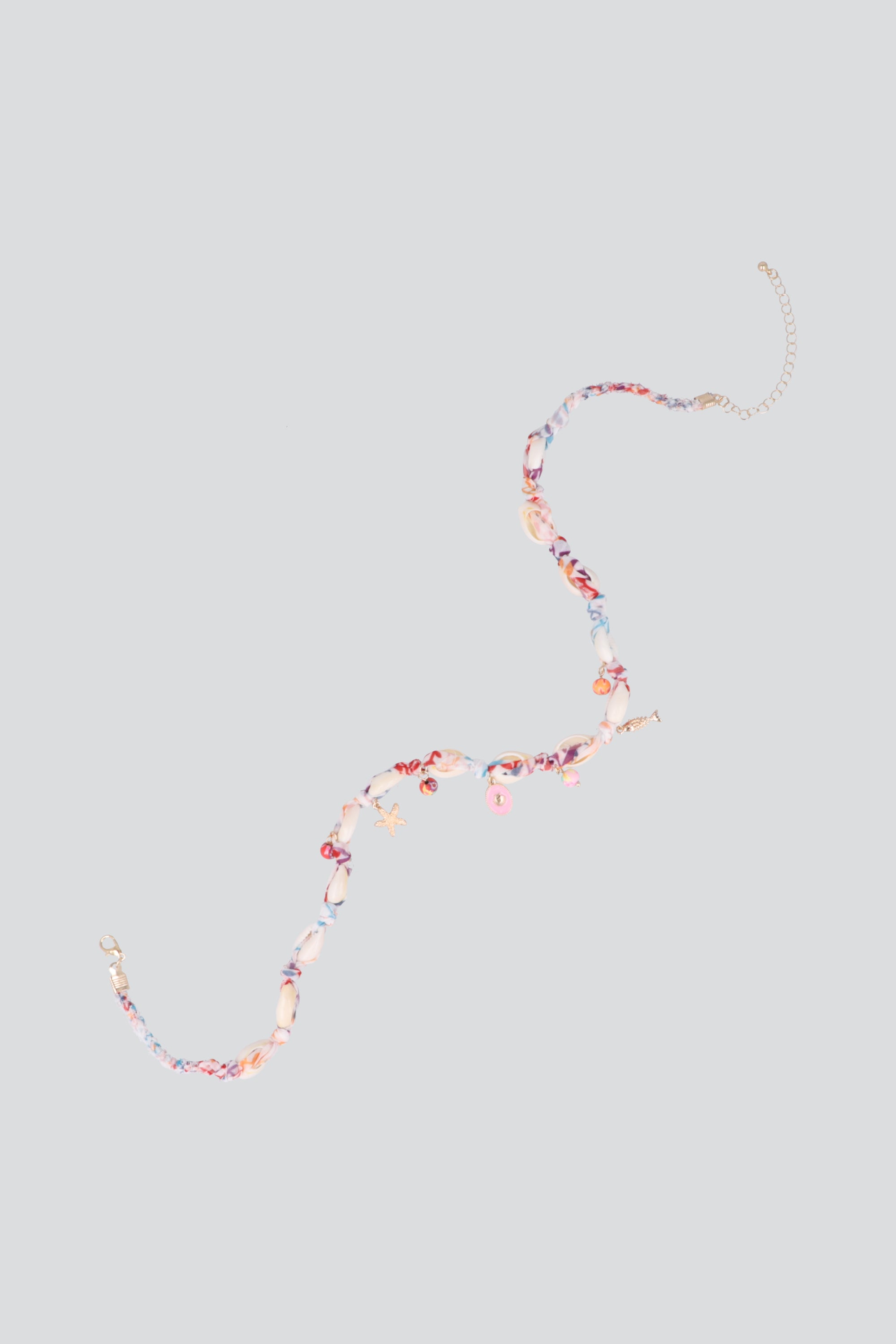 COLLAR TELA CONCHAS CHARMS MULTICOLOR