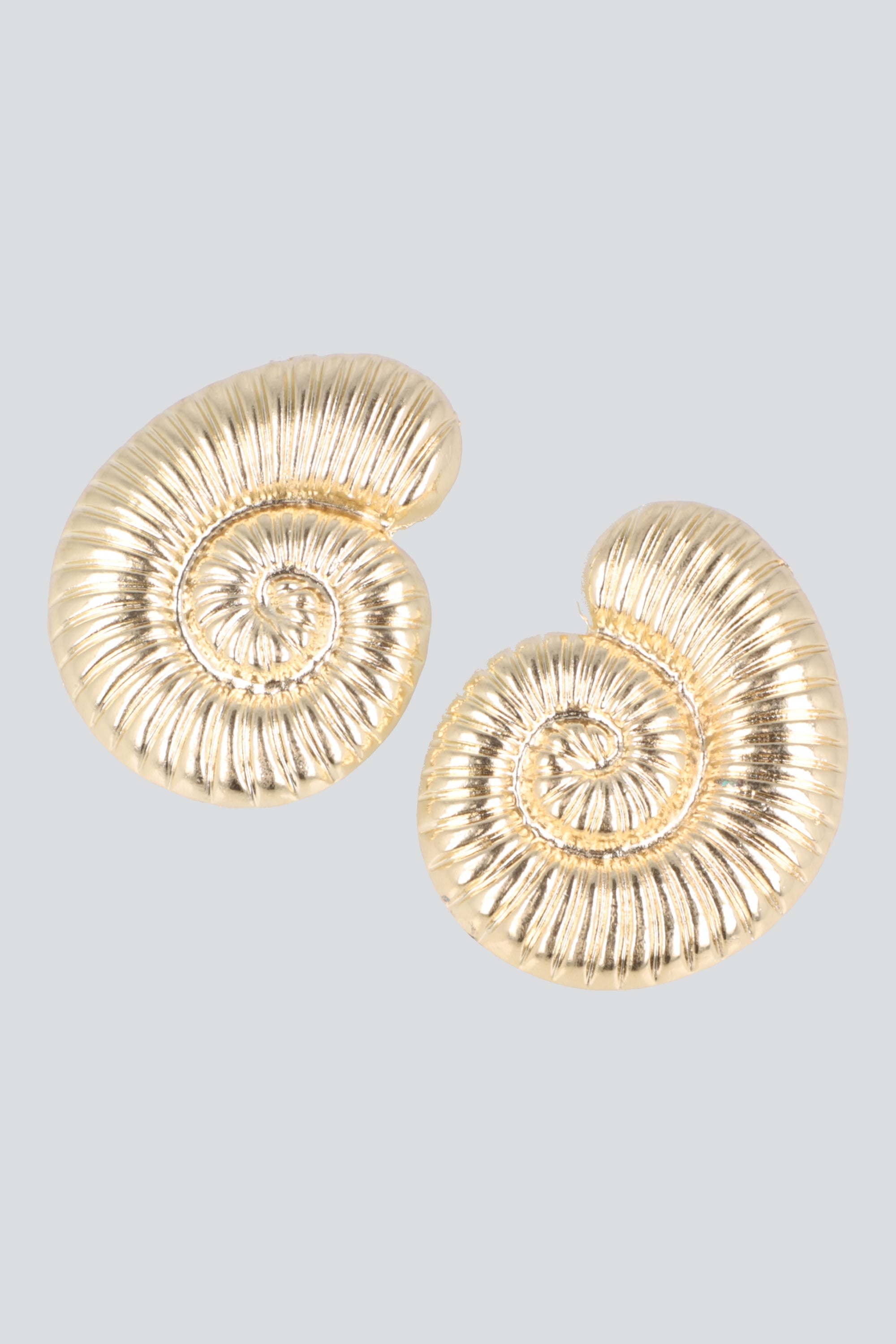 ARETES CARACOLA METAL ORO