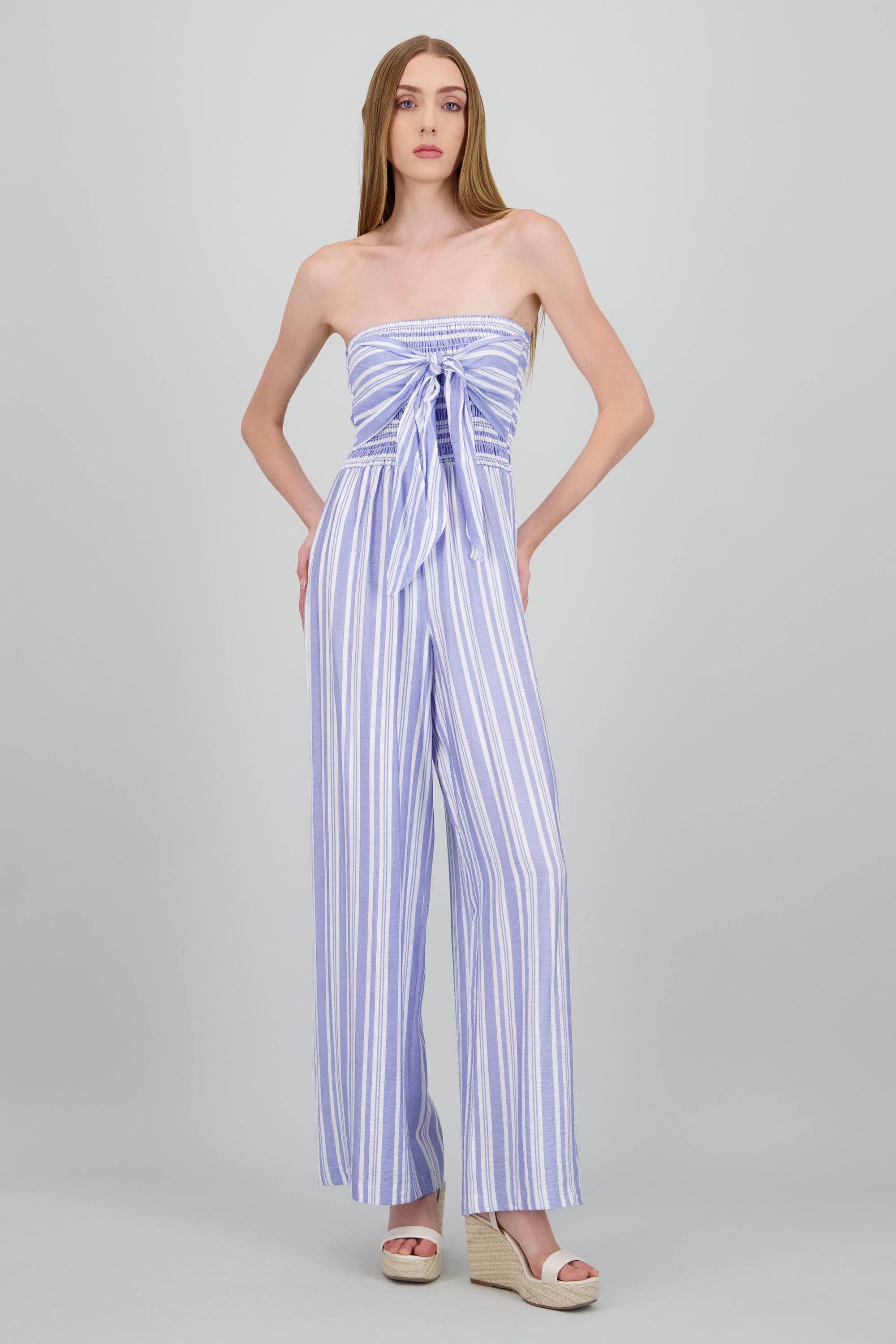 Jumpsuit strapless detalle smock moño AZUL COMBO