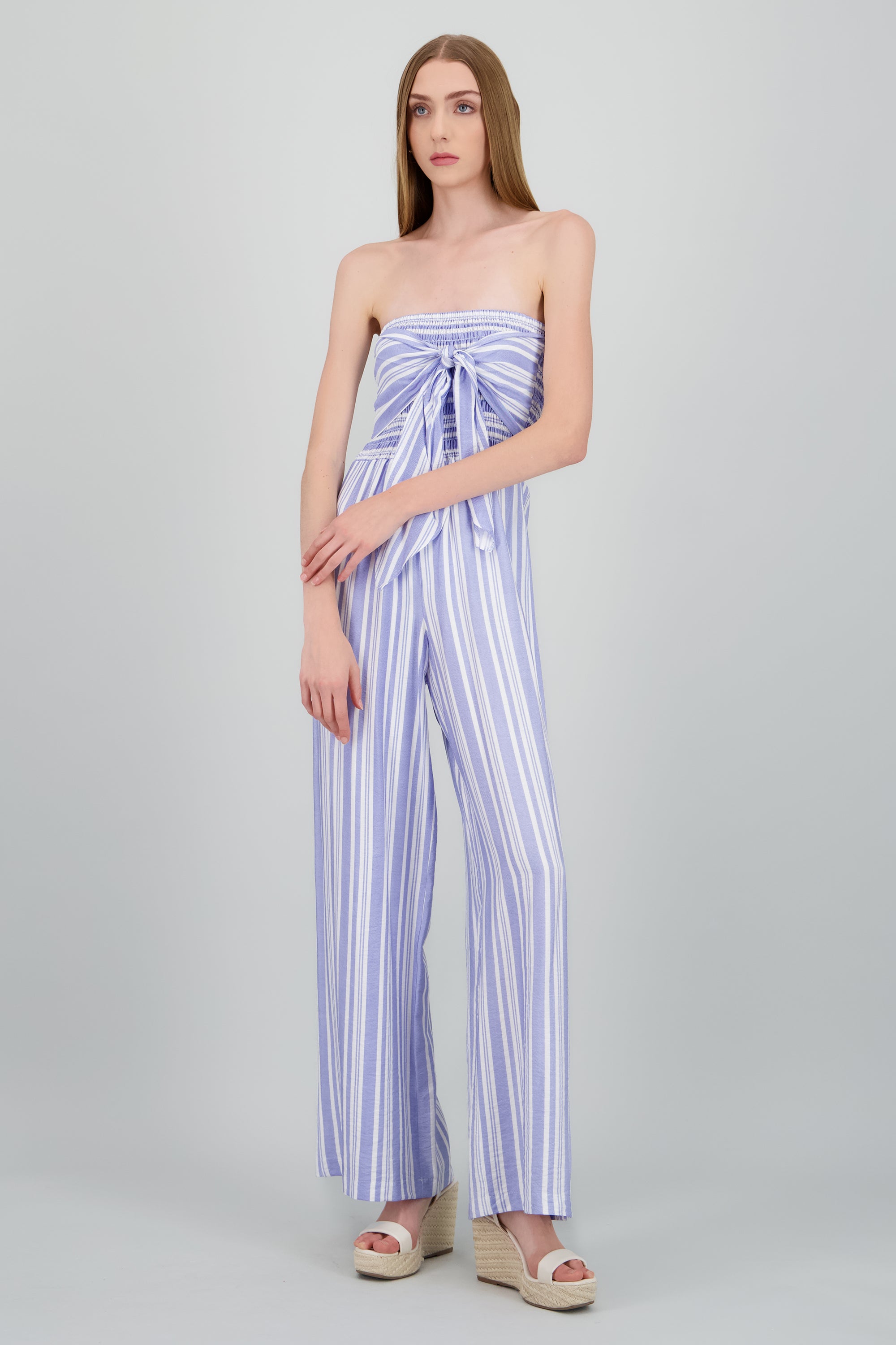 Jumpsuit strapless detalle smock moño AZUL COMBO