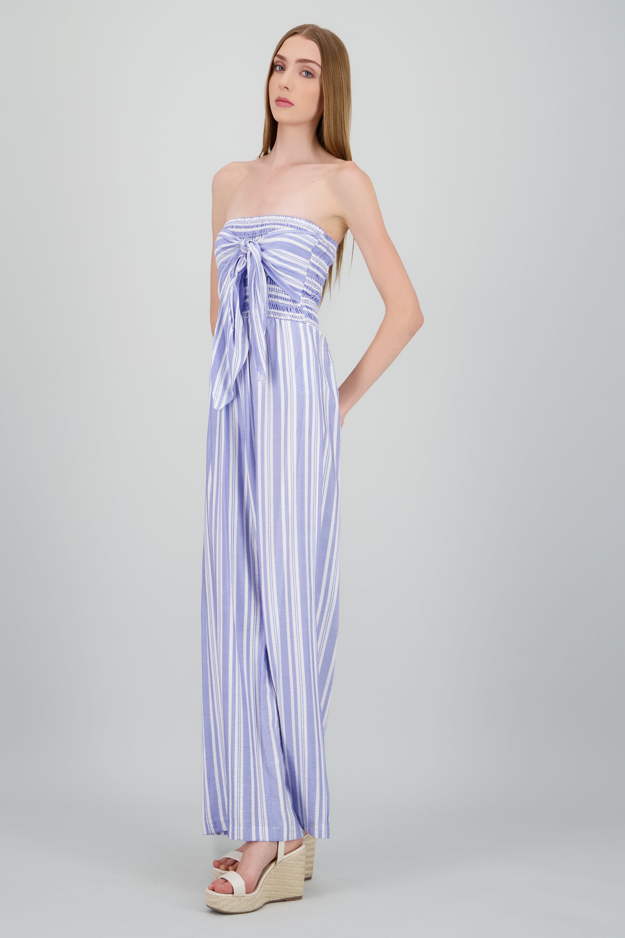 Jumpsuit strapless detalle smock moño AZUL COMBO