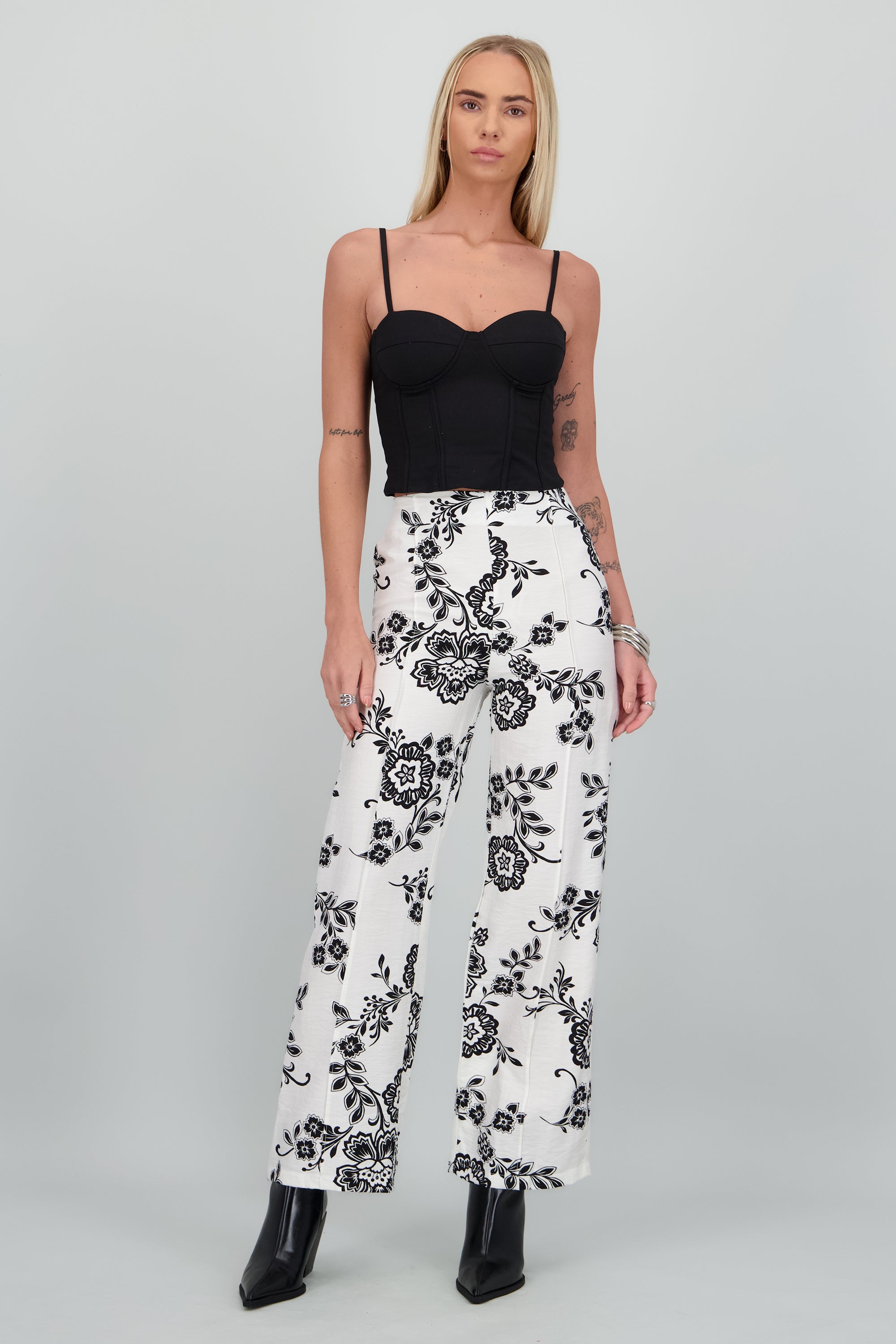 Pantalon recto estampado de flores NEGRO COMBO