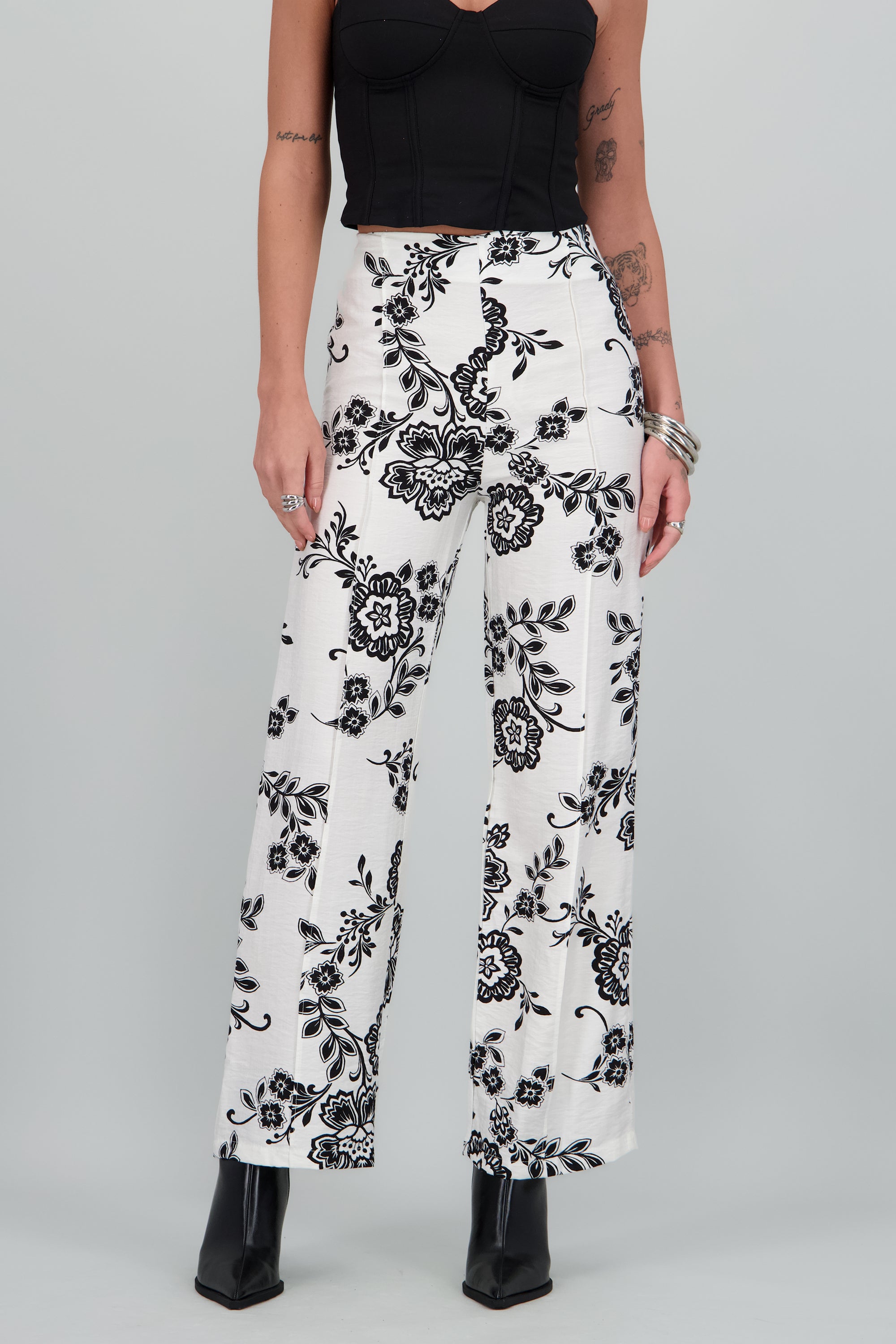 Pantalon recto estampado de flores NEGRO COMBO