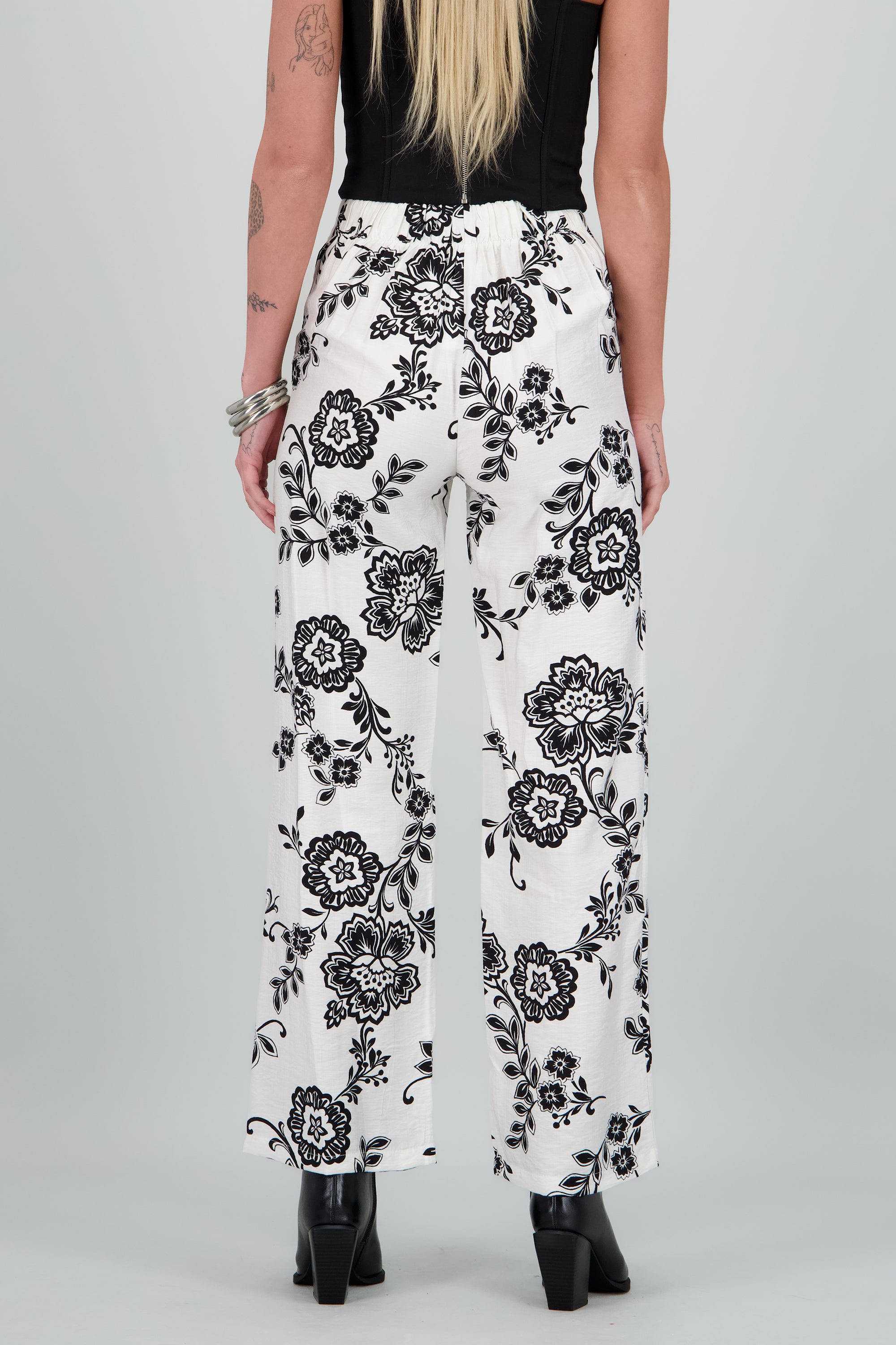 Pantalon recto estampado de flores NEGRO COMBO