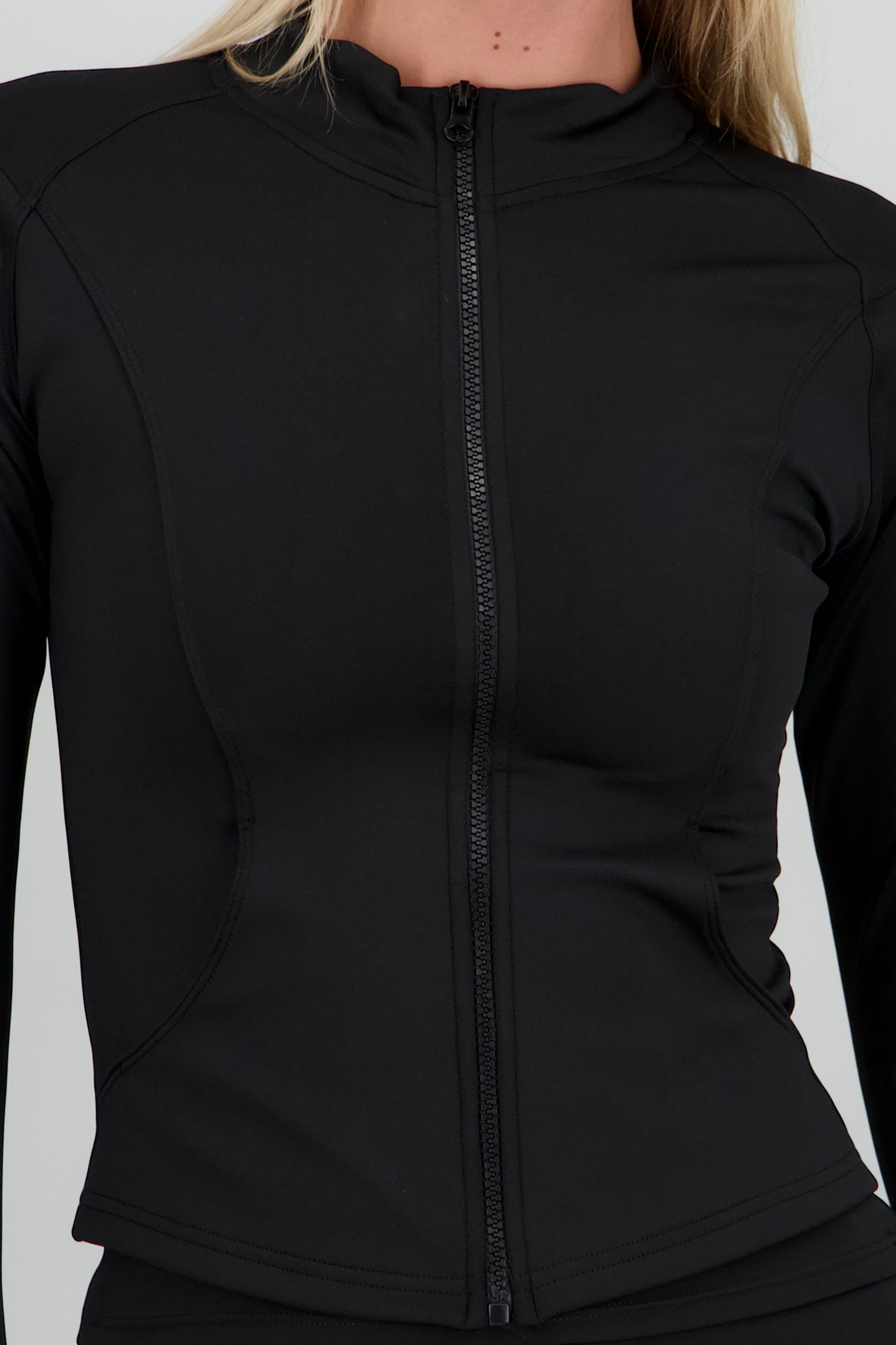 Chamarra deportiva con bolsas NEGRO