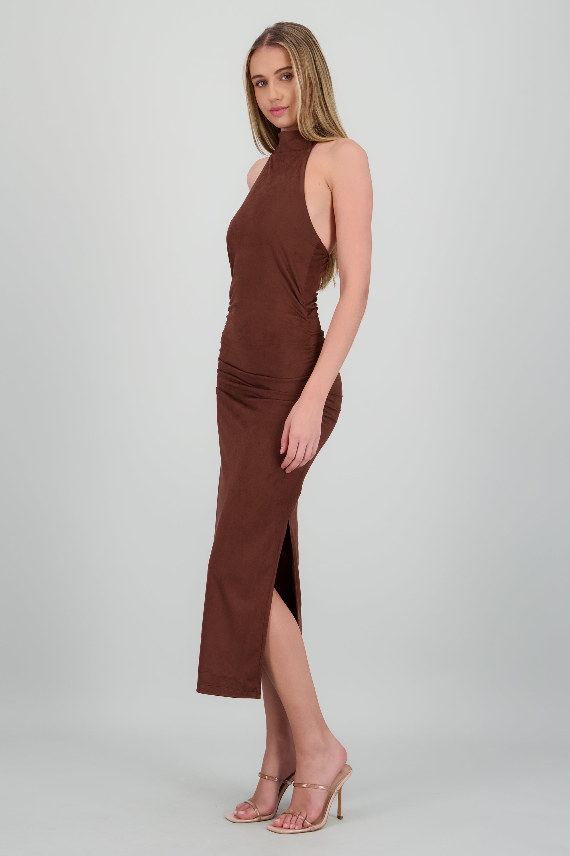 Vestido halter midi drapeado CHOCOLATE