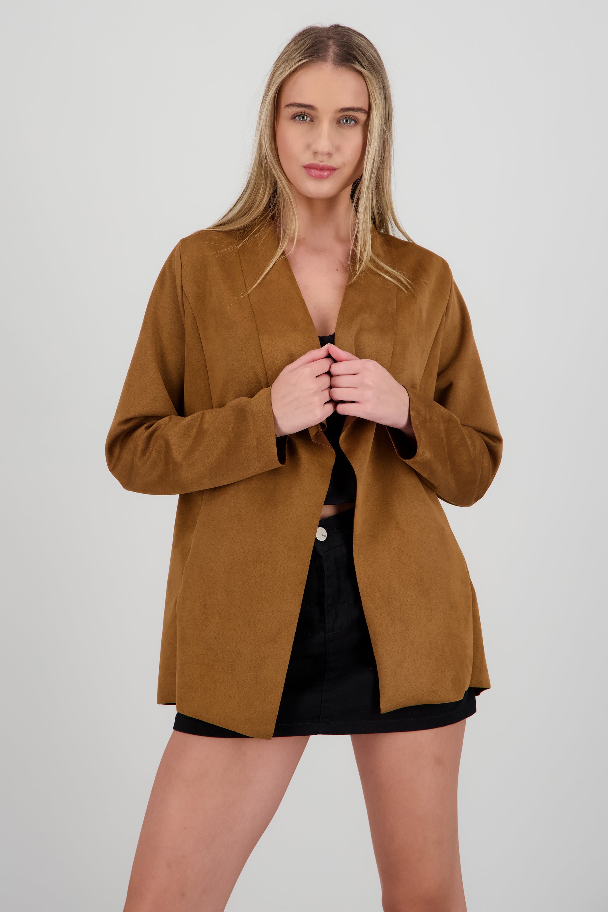 Saco de suede con solapa CAMELLO