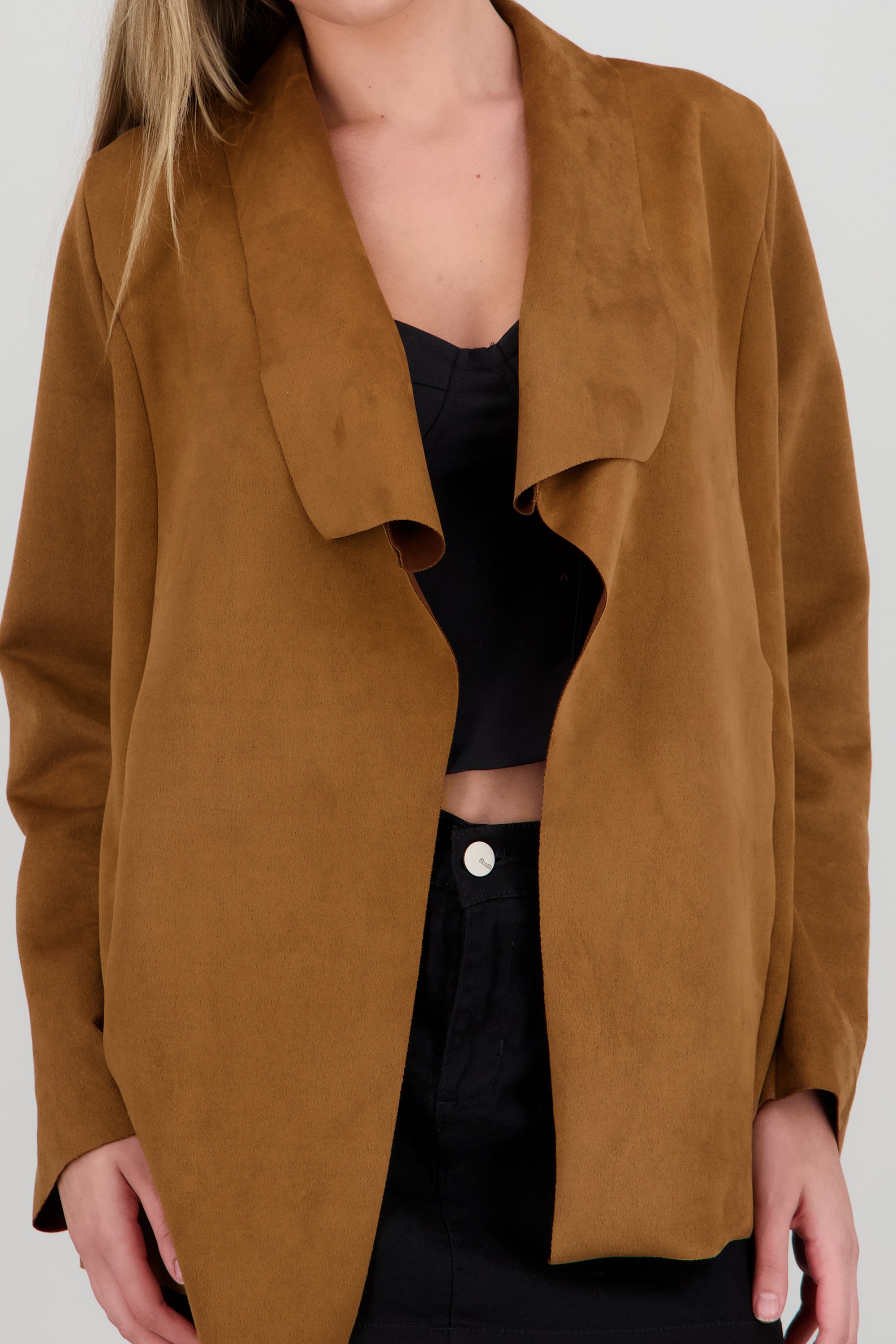 Saco de suede con solapa CAMELLO