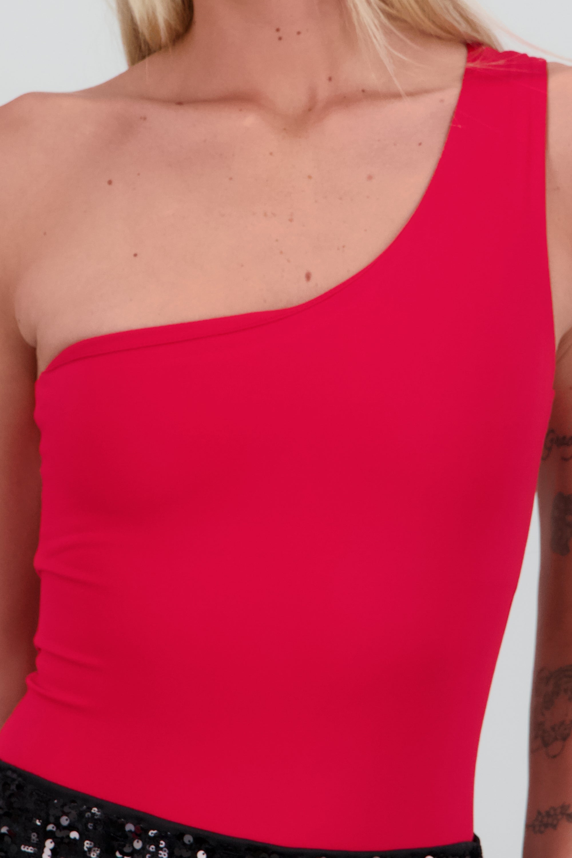 Bodysuit liso de un hombro ROJO