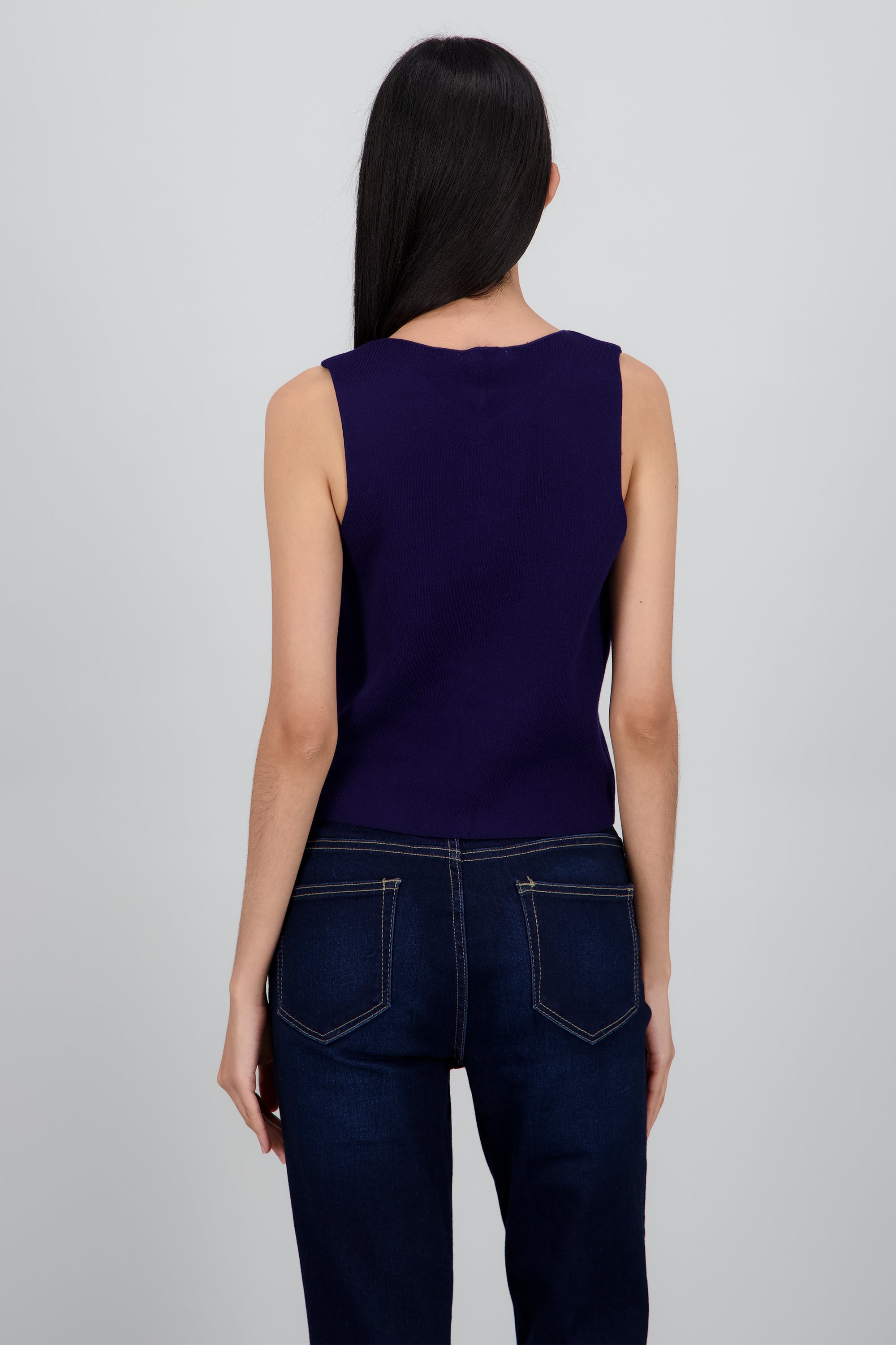 TOP TEJIDO CON DETALLE BOTONES MARINO