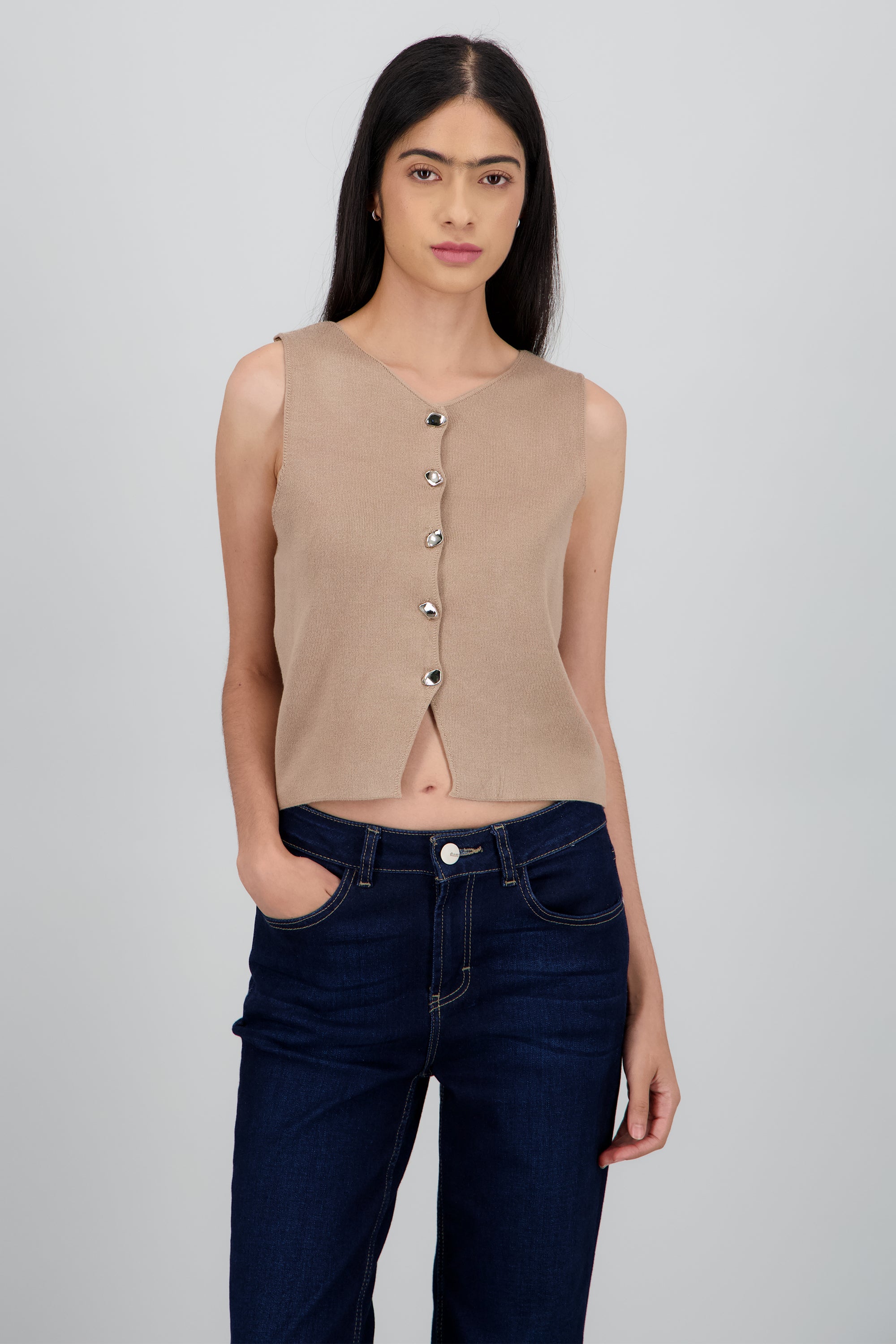 TOP TEJIDO CON DETALLE BOTONES KHAKI