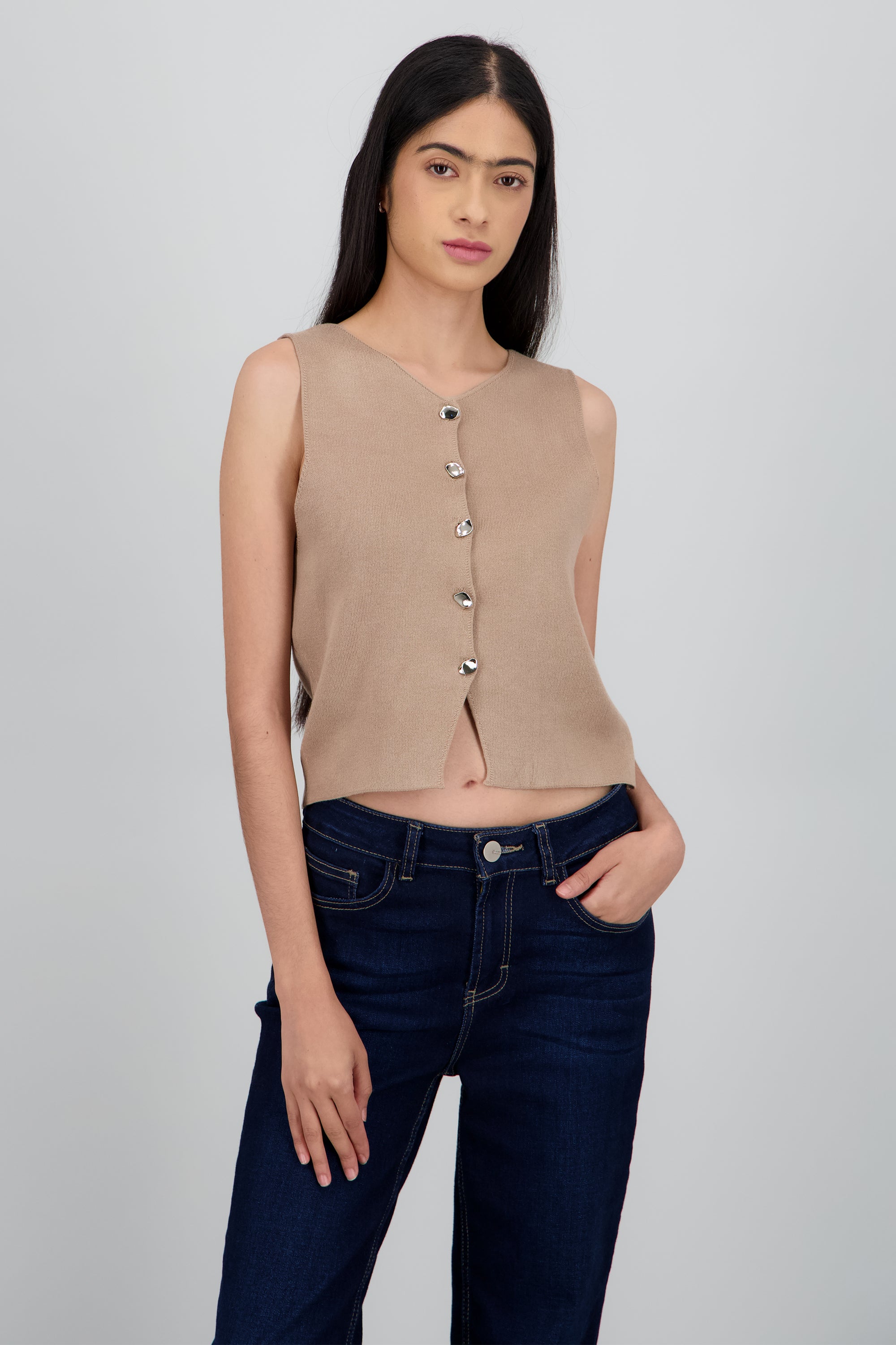 TOP TEJIDO CON DETALLE BOTONES KHAKI