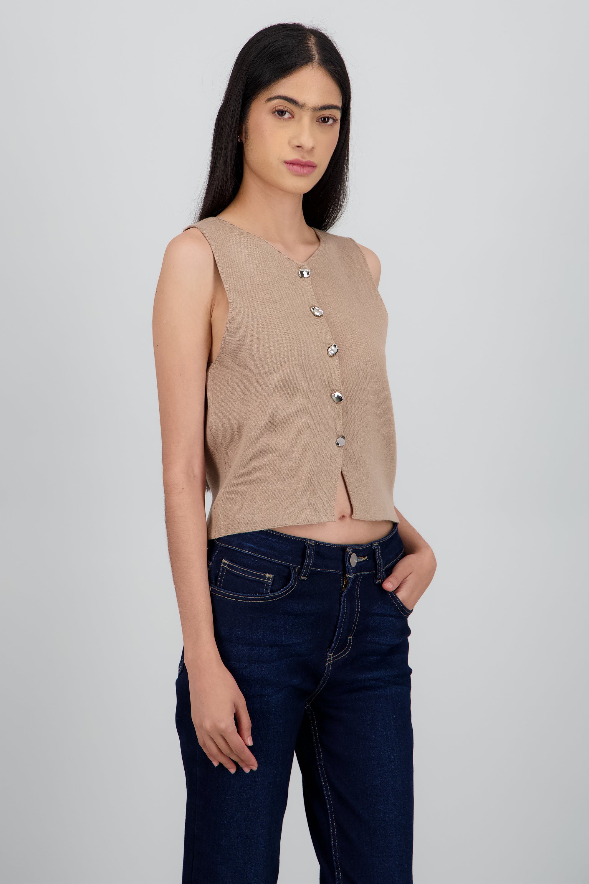TOP TEJIDO CON DETALLE BOTONES KHAKI