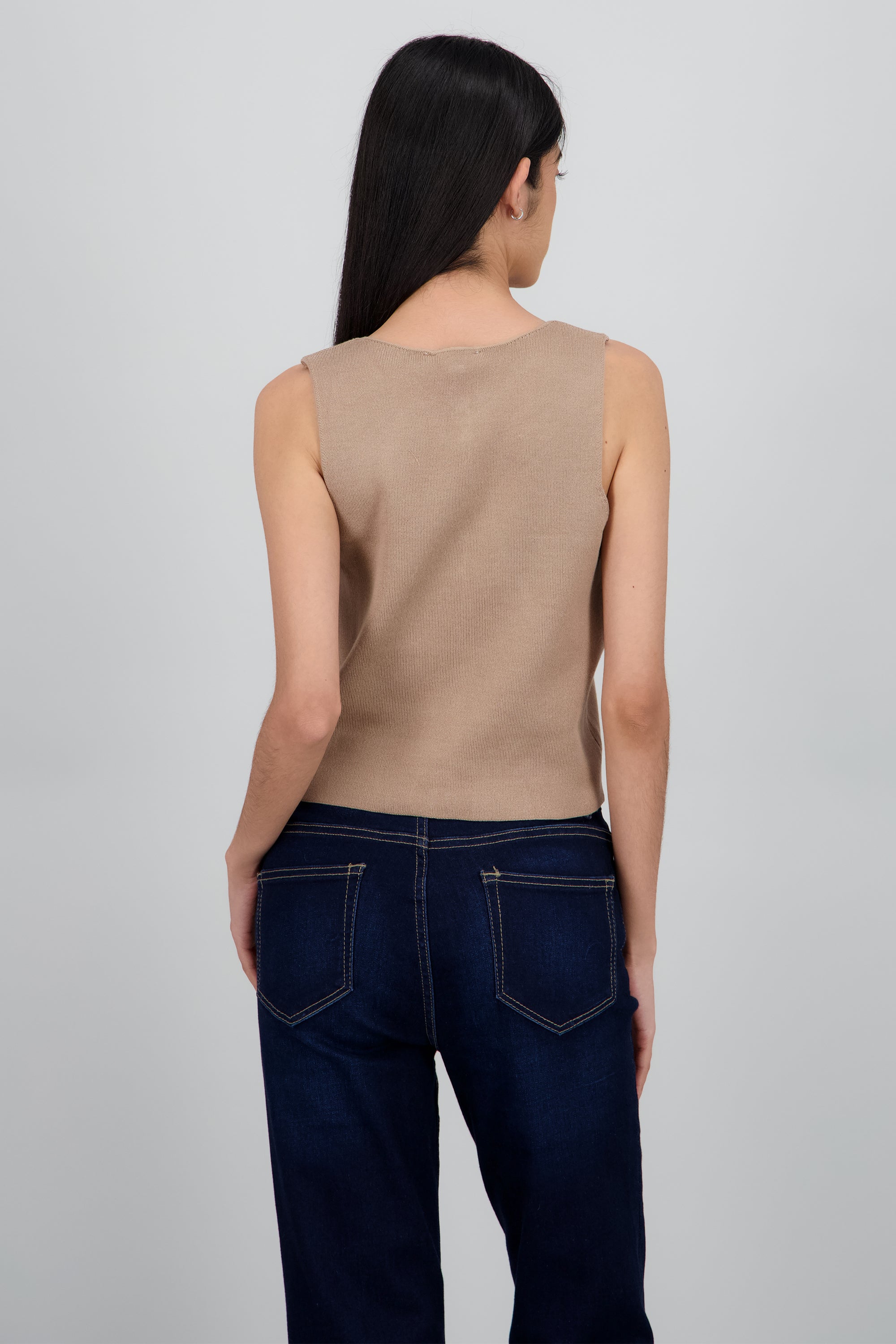 TOP TEJIDO CON DETALLE BOTONES KHAKI