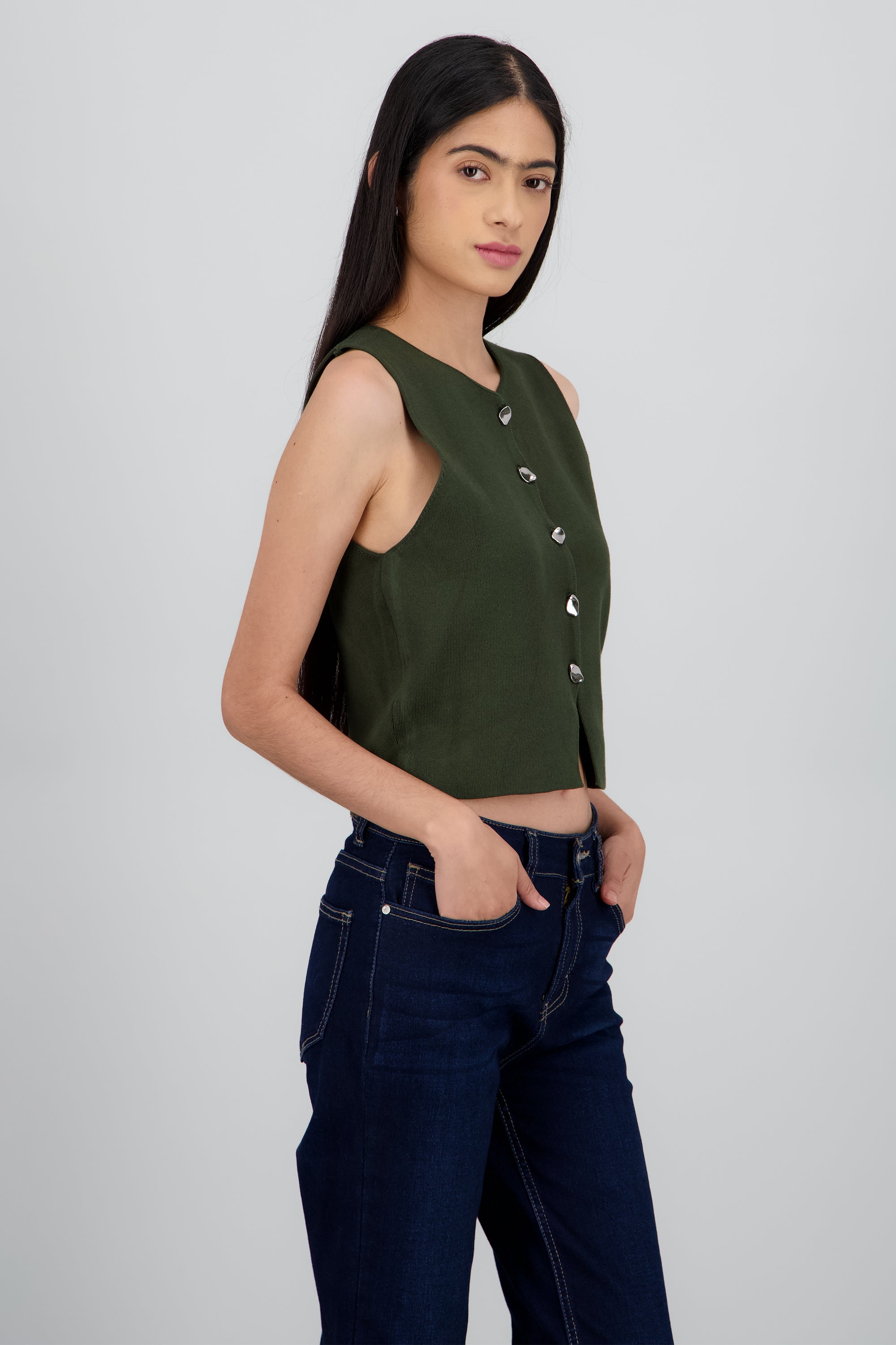 TOP TEJIDO CON DETALLE BOTONES OLIVO