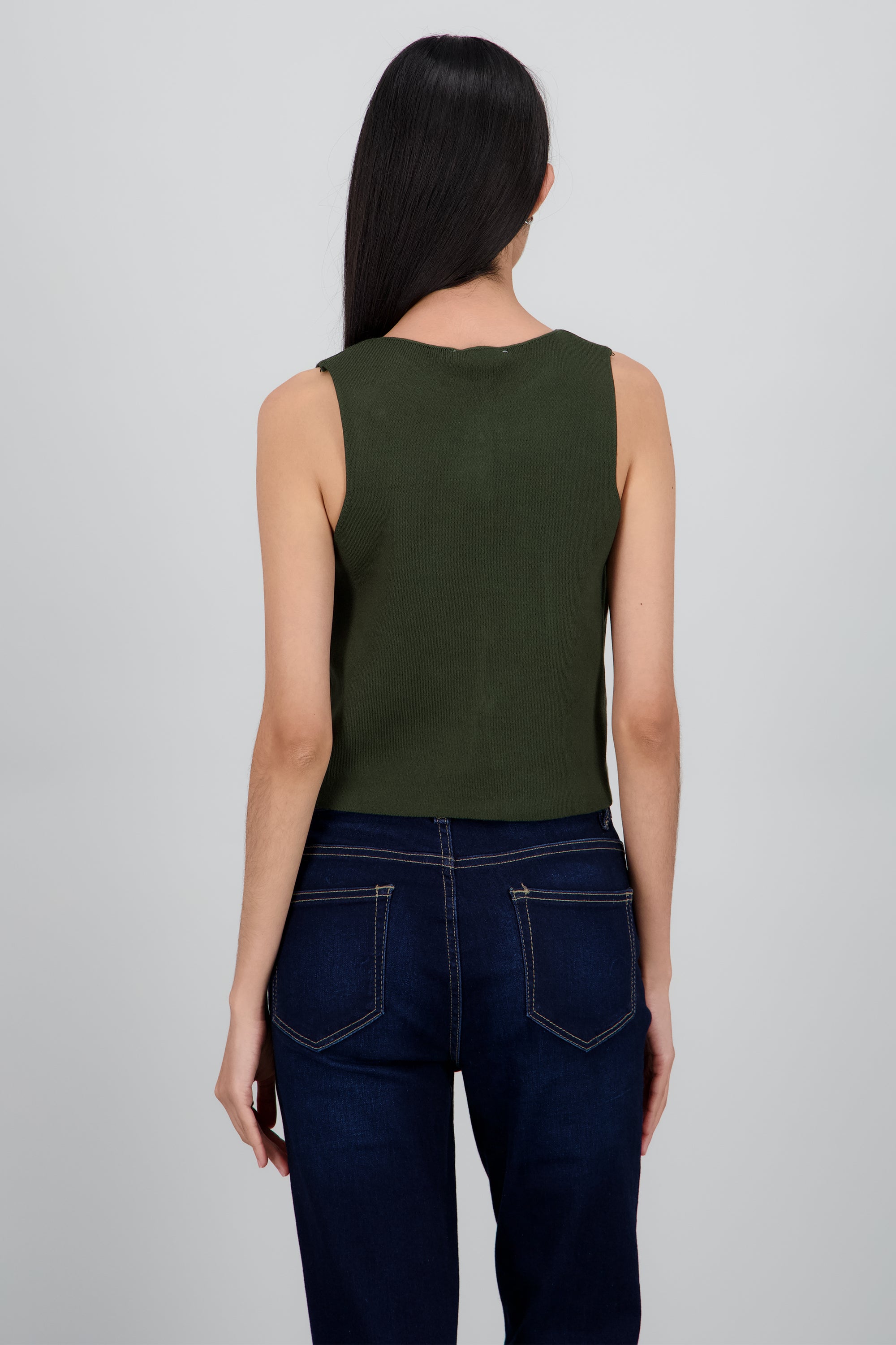 TOP TEJIDO CON DETALLE BOTONES OLIVO