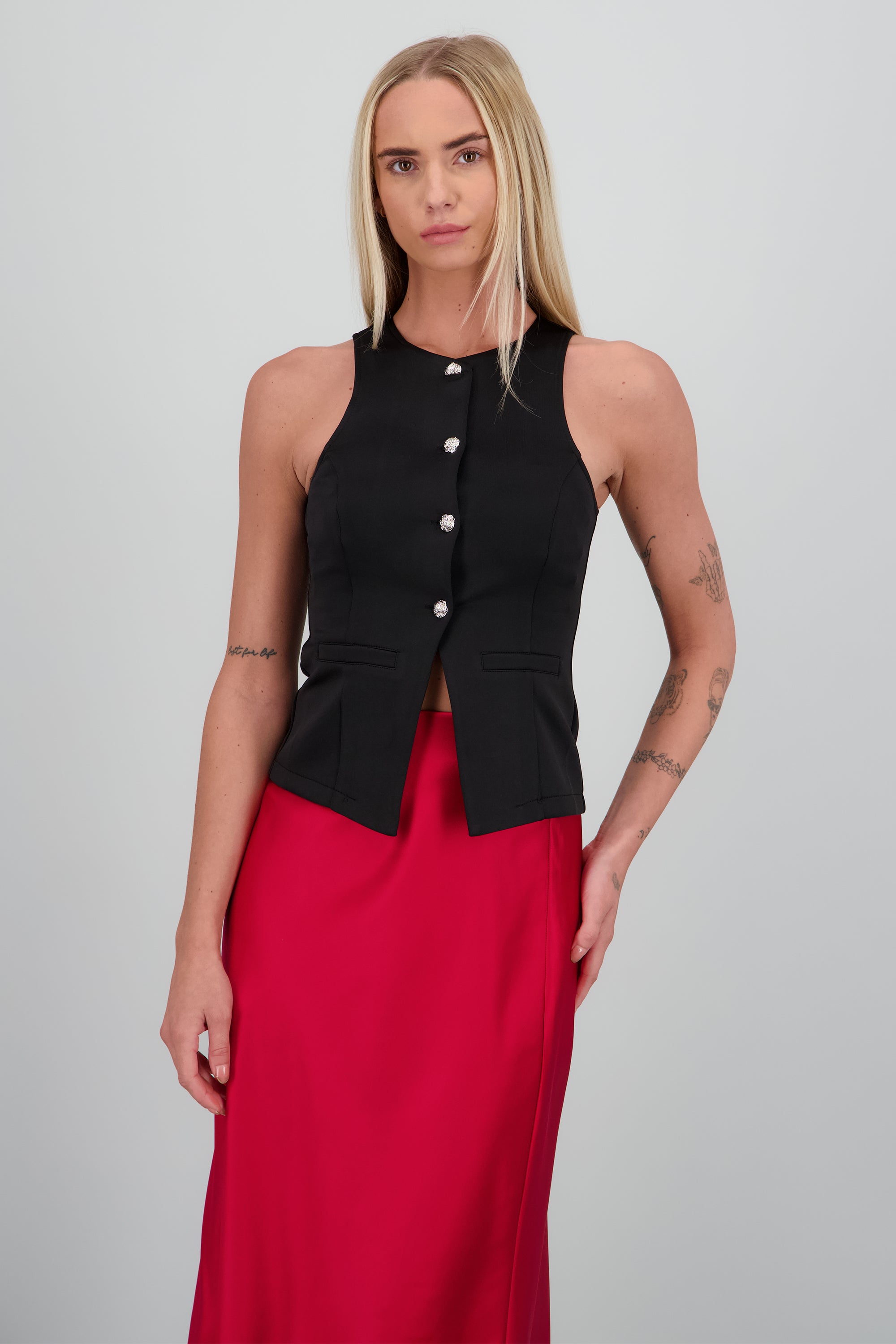 Chaleco detalle botones flor NEGRO