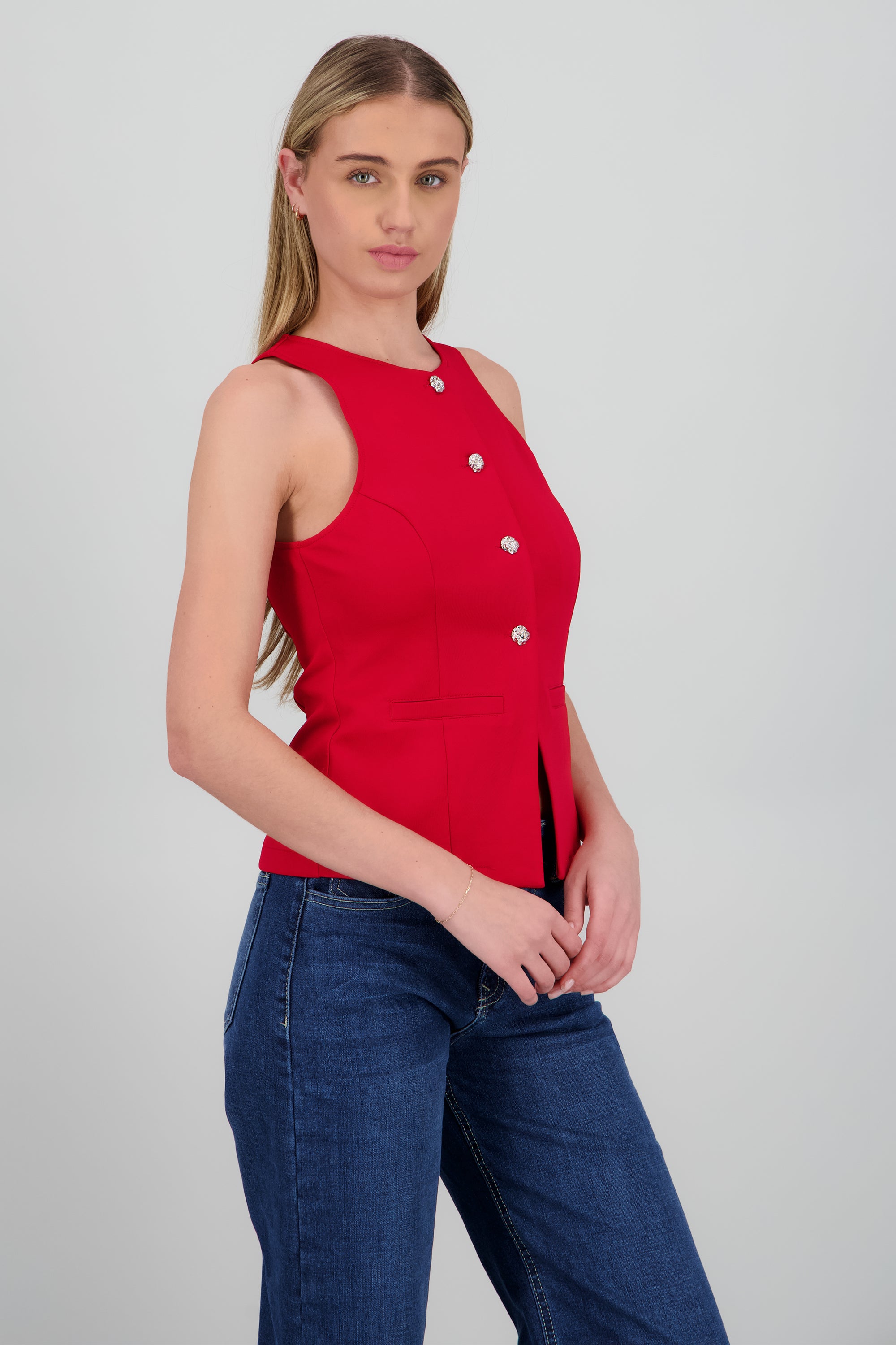 Chaleco detalle botones flor ROJO