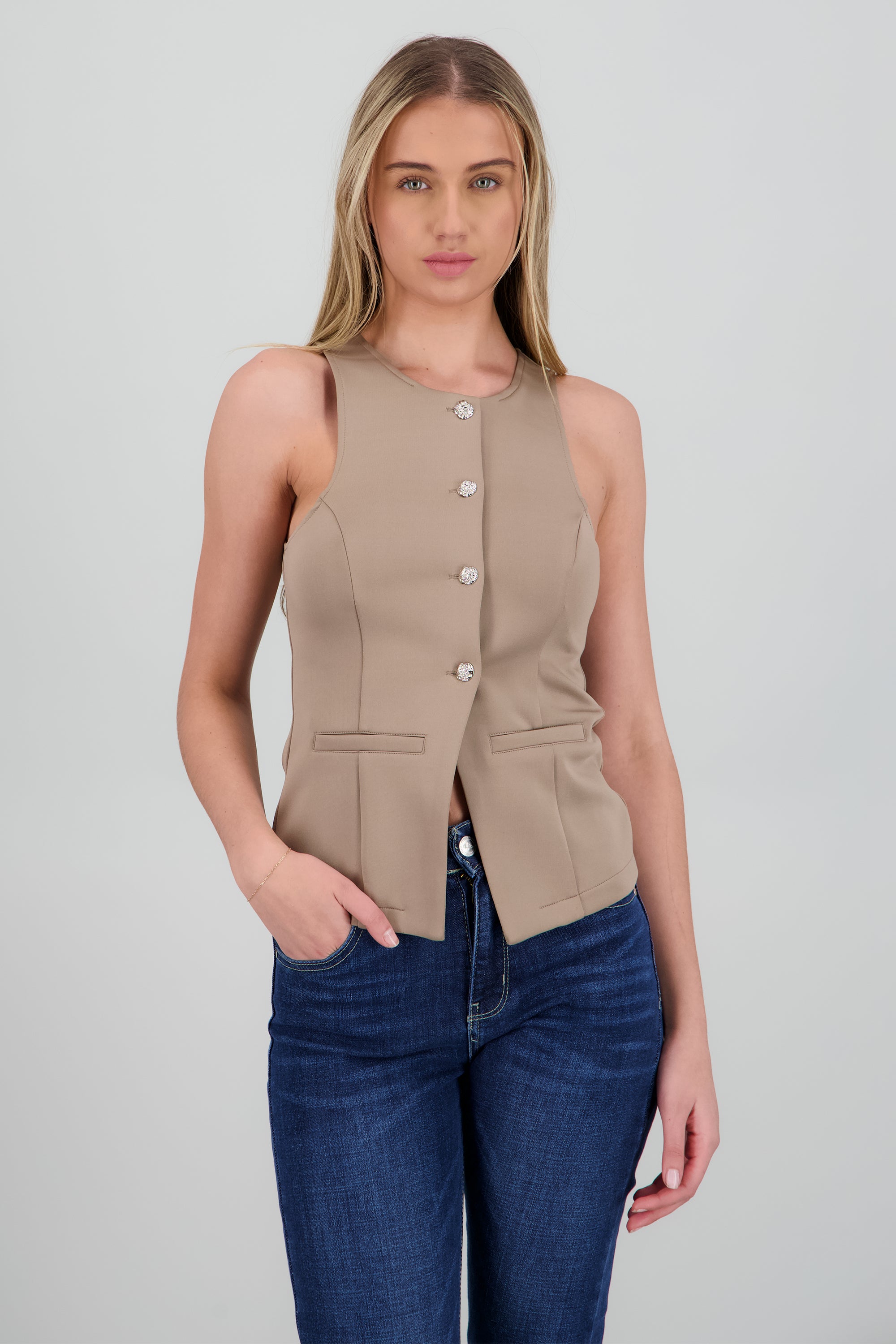 Chaleco detalle botones flor GREIGE