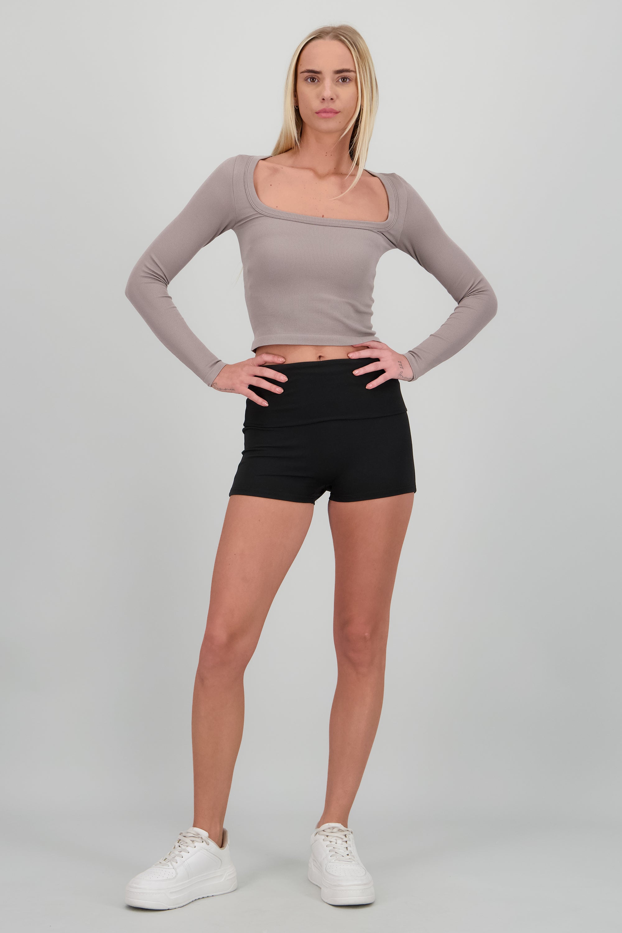 Short mini doblez liso NEGRO