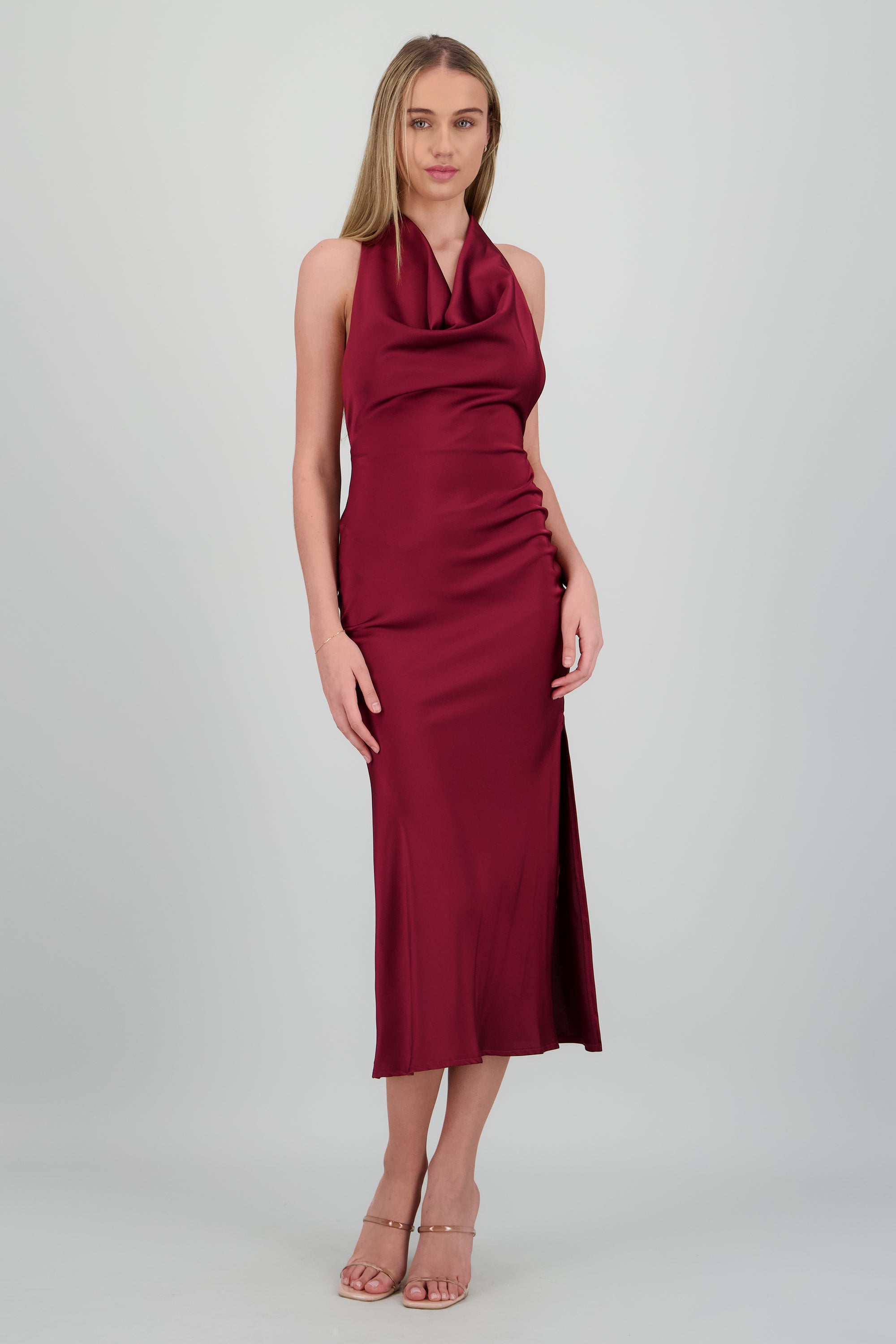 Vestido midi escote cascada halter satinado VINO