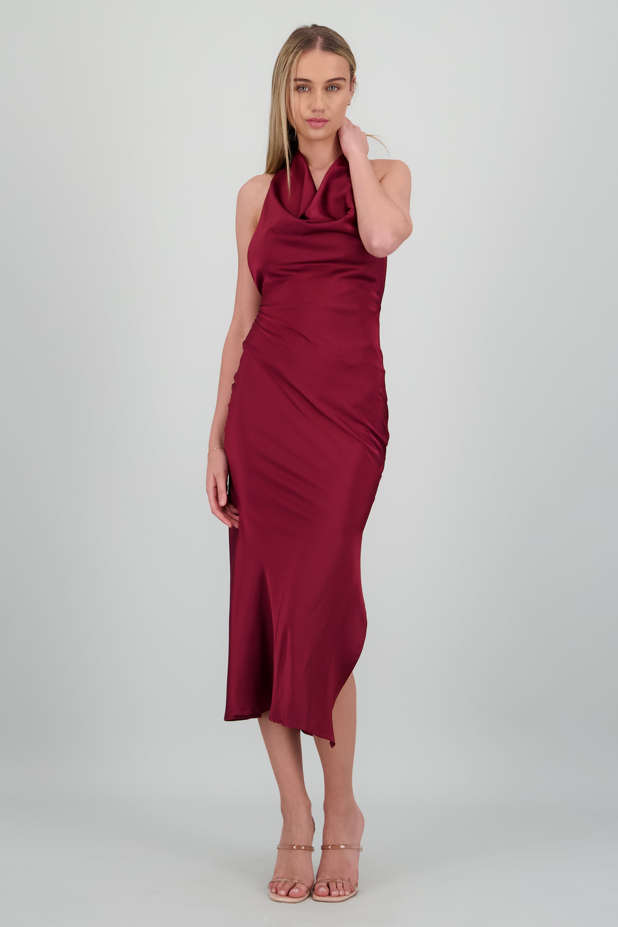 Vestido midi escote cascada halter satinado VINO