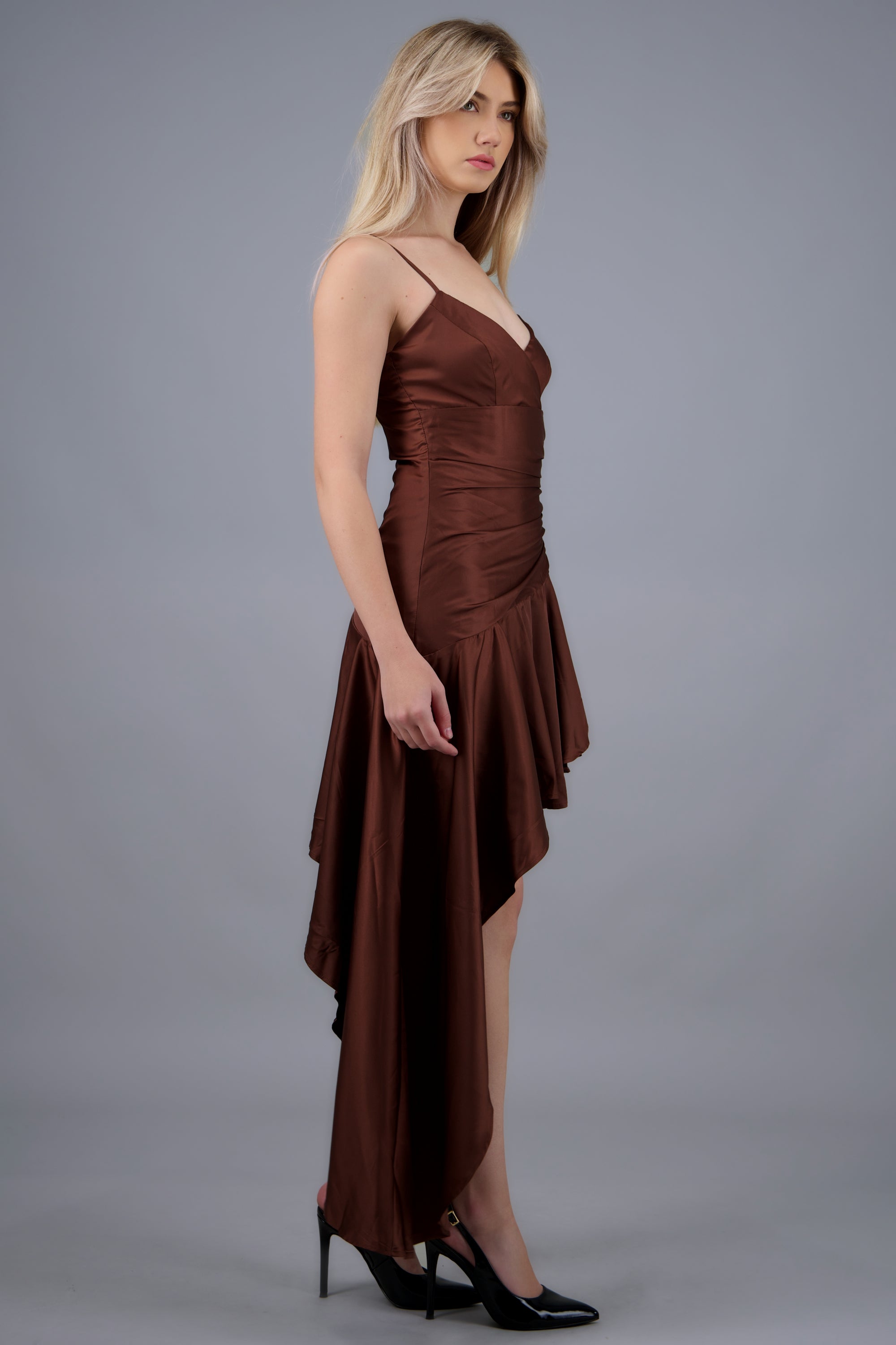 Vestido satin corte asimetrico CHOCOLATE
