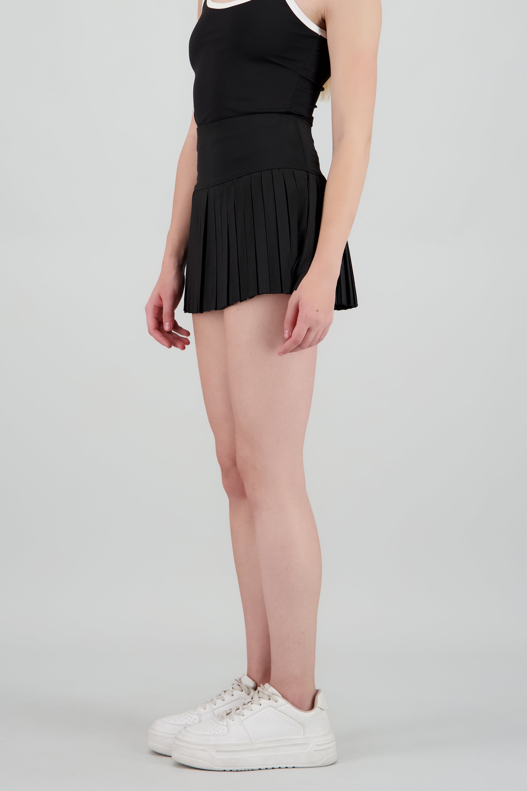 Falda tableada con short pretina ancha NEGRO