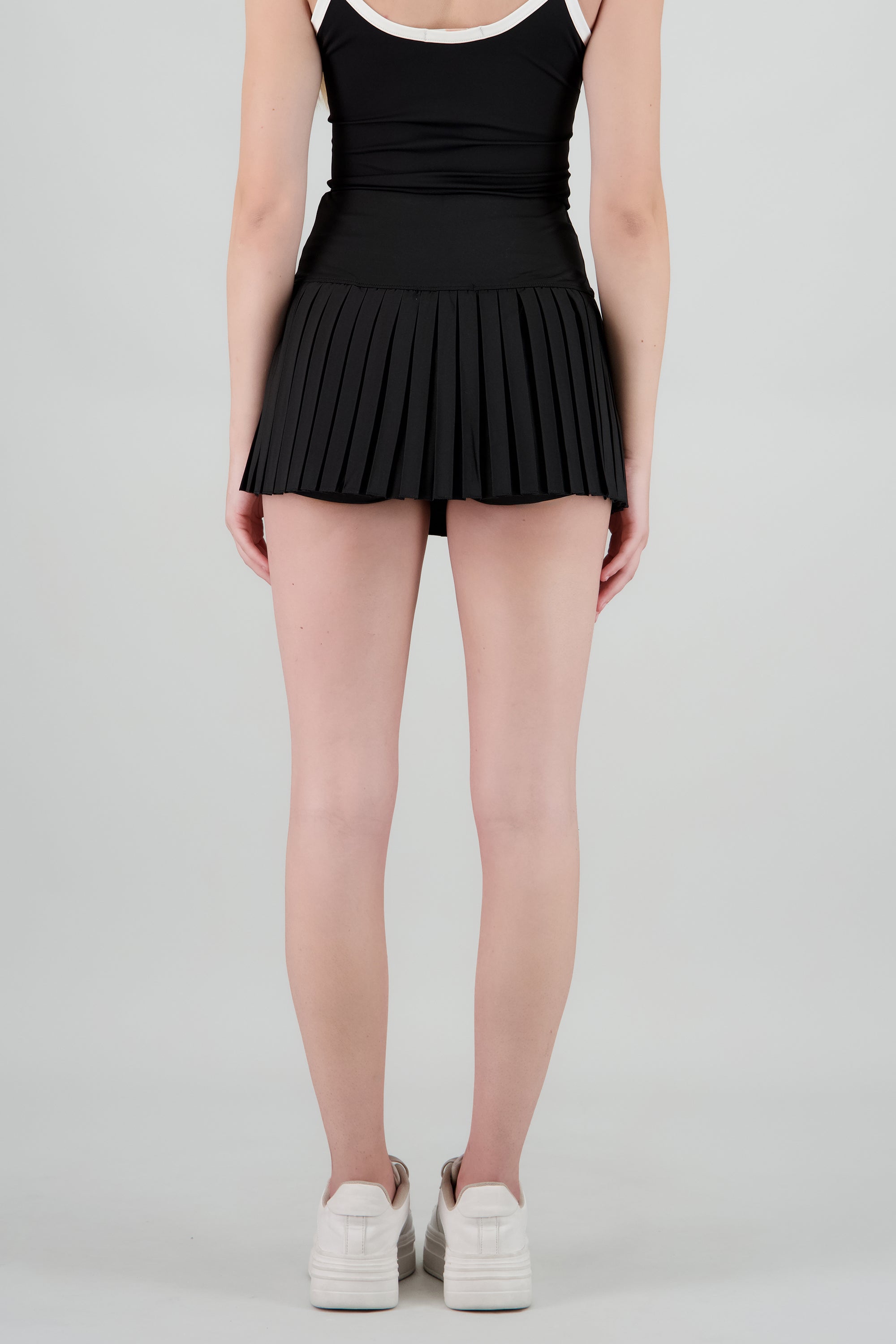 Falda tableada con short pretina ancha NEGRO