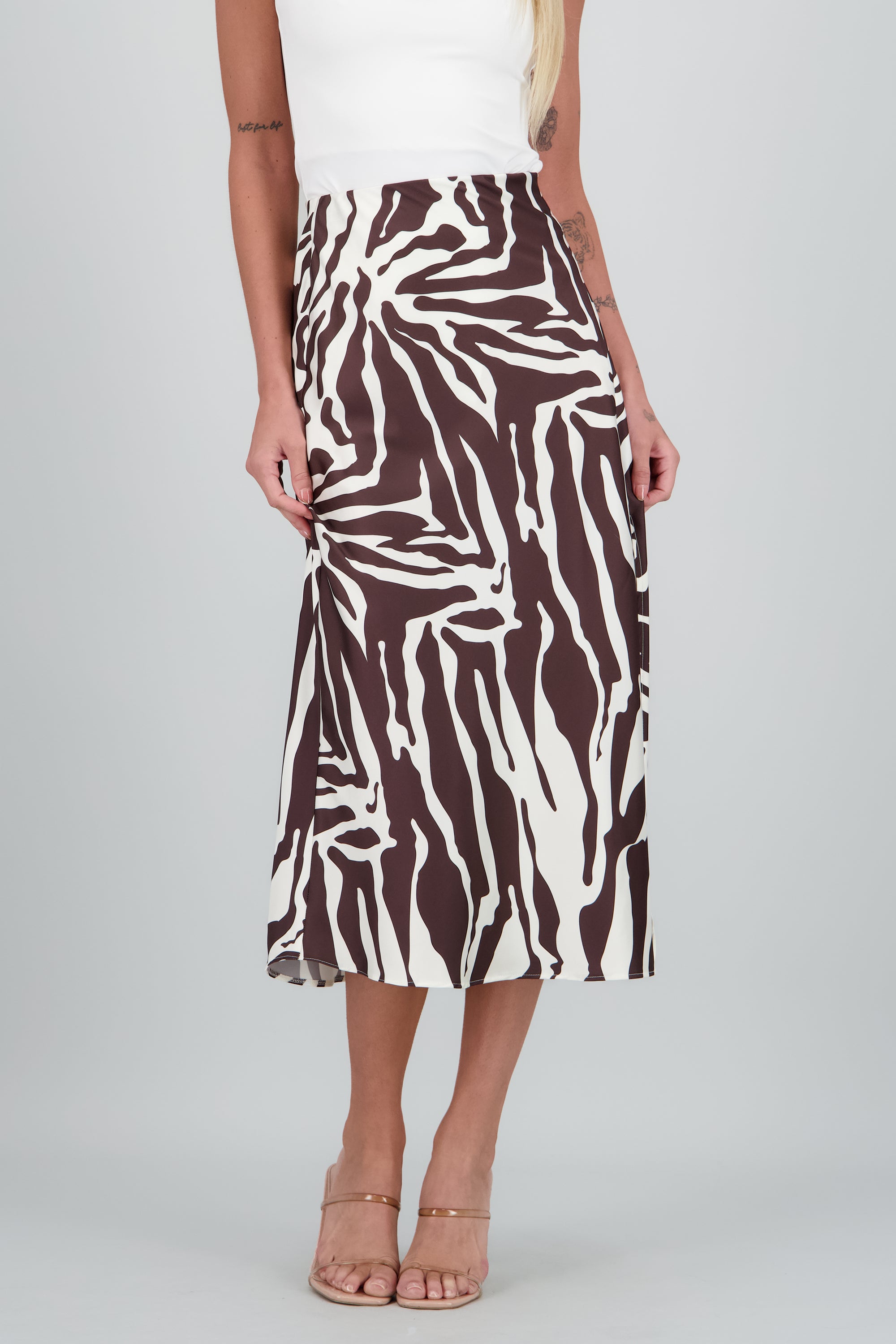 Falda midi satin con abertura estampado zebra CAFE COMBO