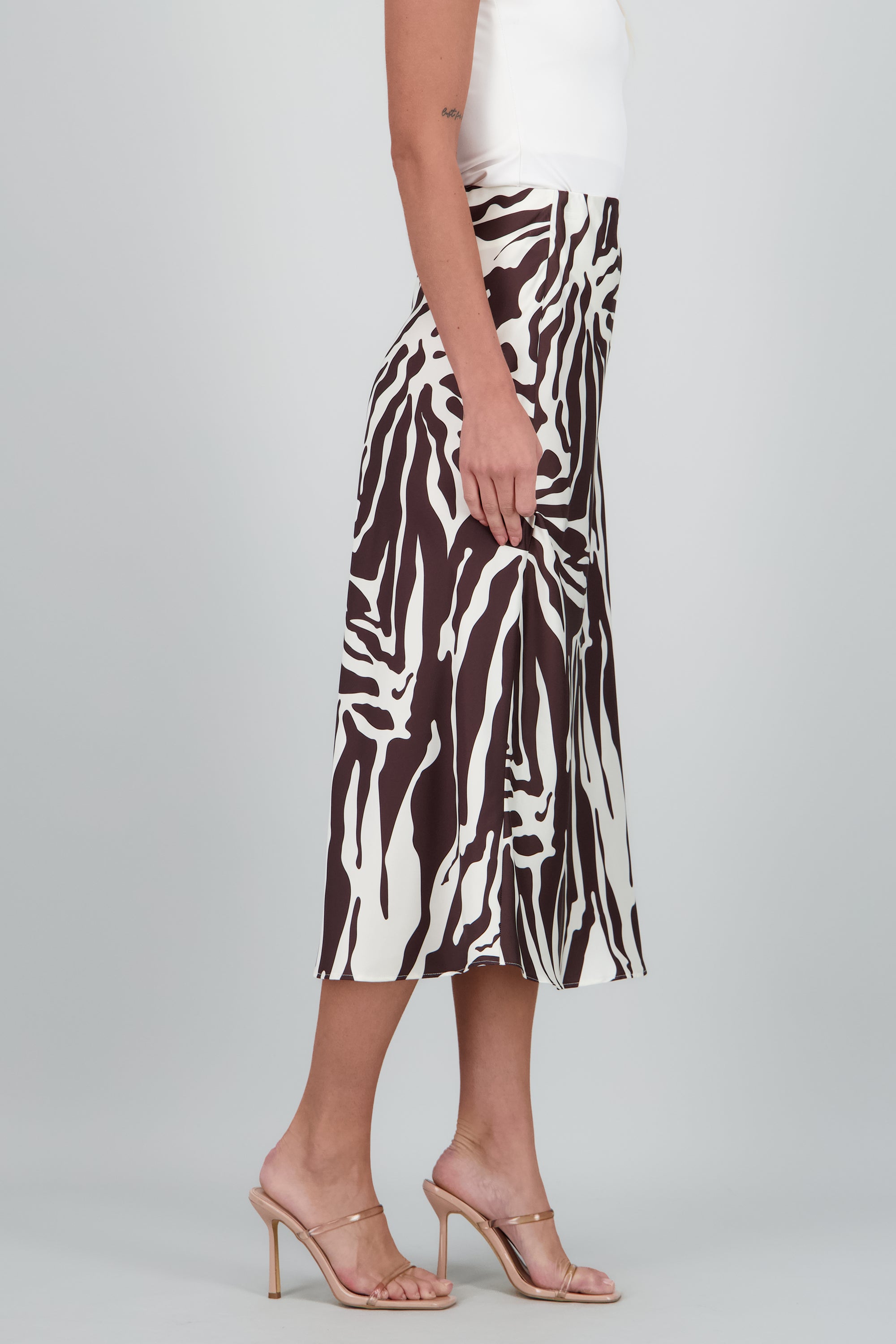Falda midi satin con abertura estampado zebra CAFE COMBO