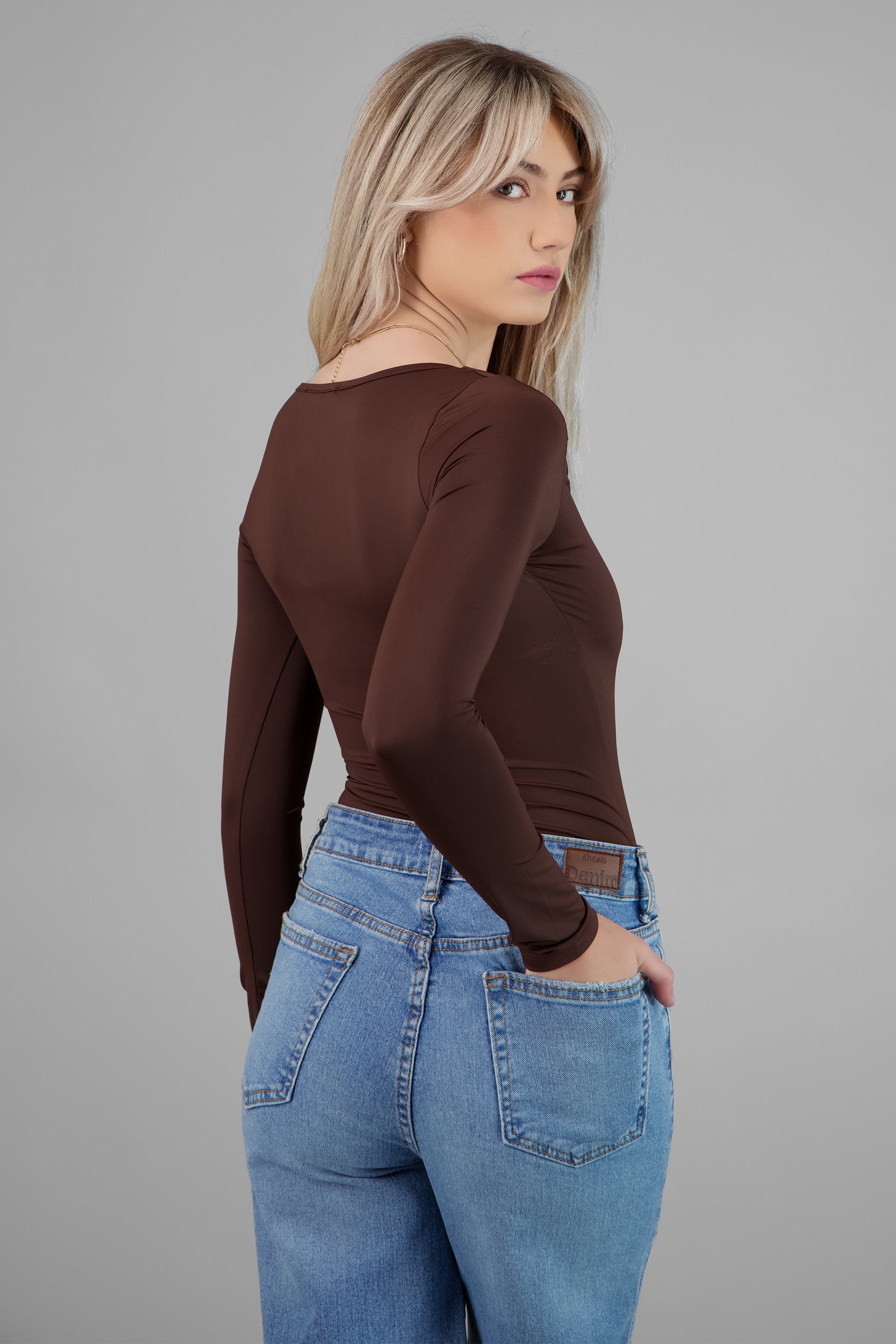 Body manga larga escote cuadrado CHOCOLATE
