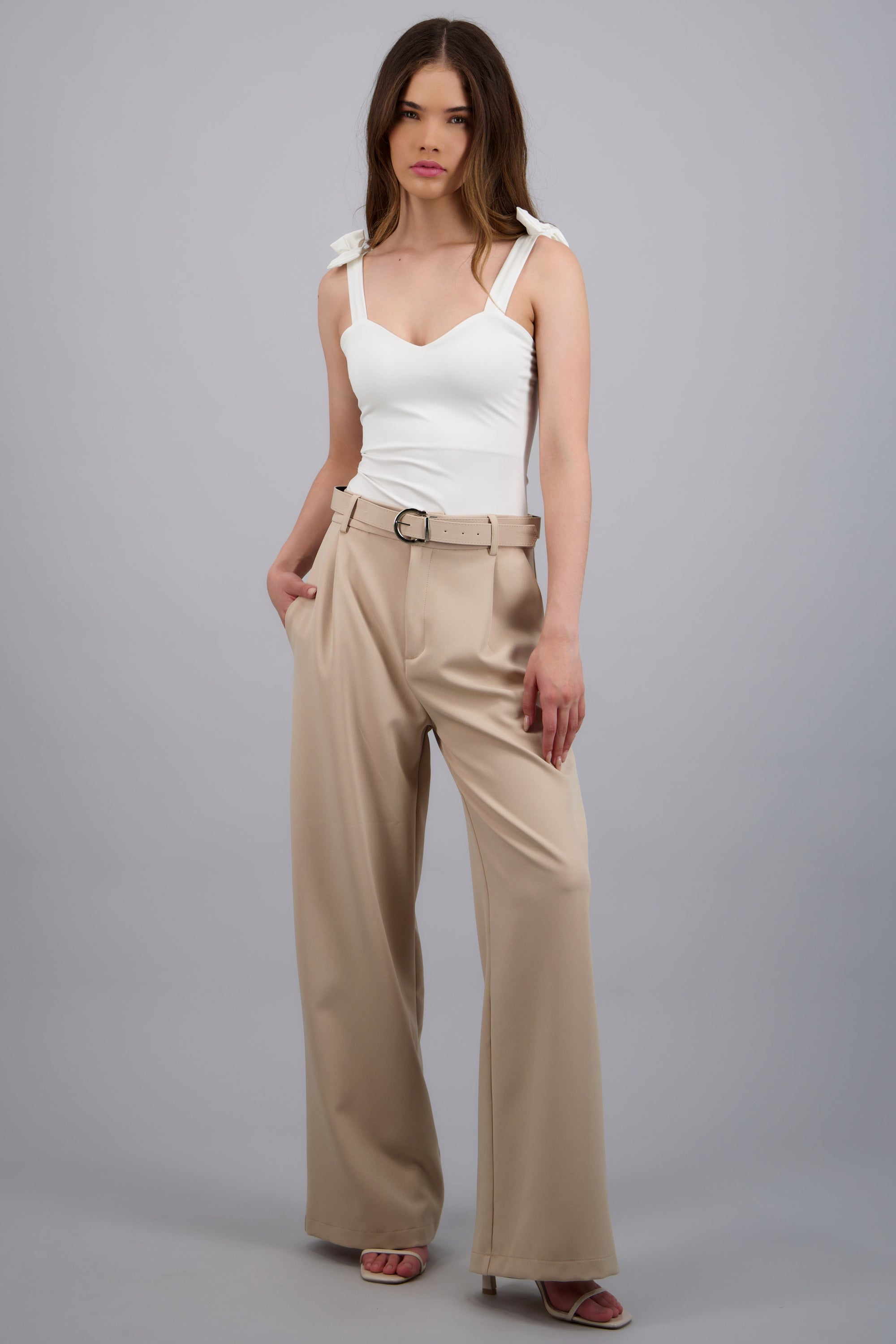 Pantalon sastre basico con cinturon Hypsters BEIGE