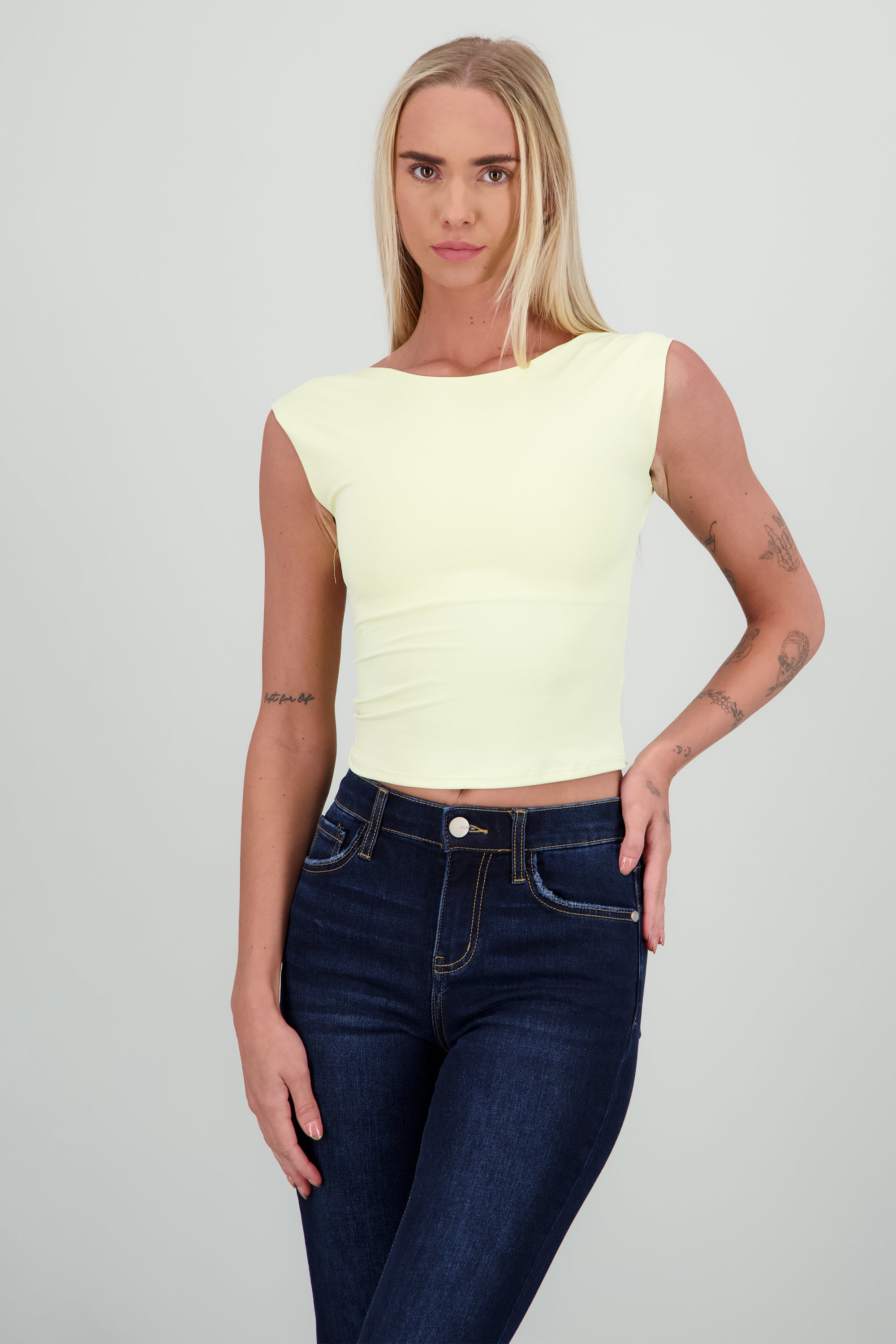 Top manga corta escote espalda AMARILLO PASTEL