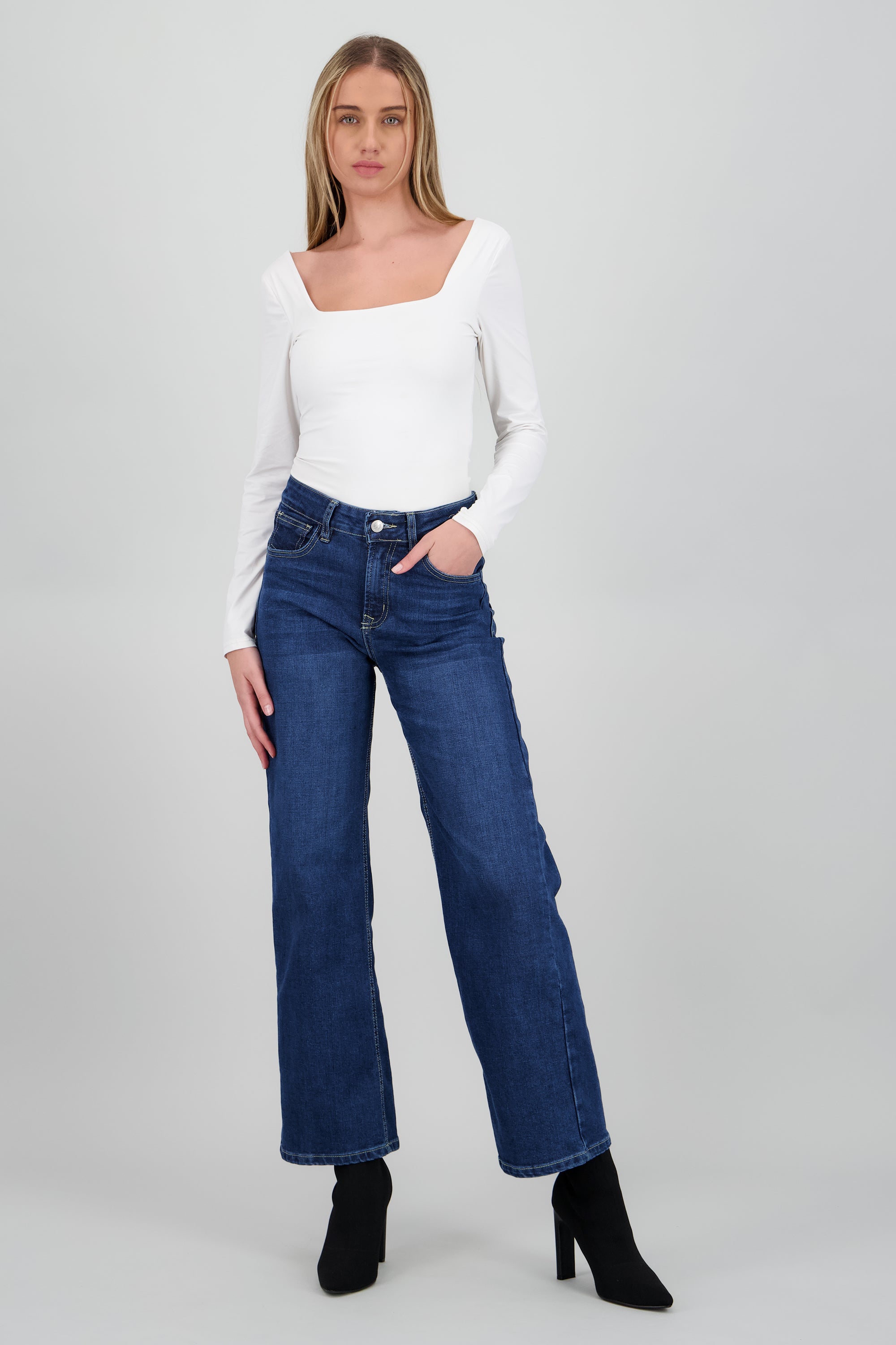 Jeans wide leg basicos MEDIUM WASH
