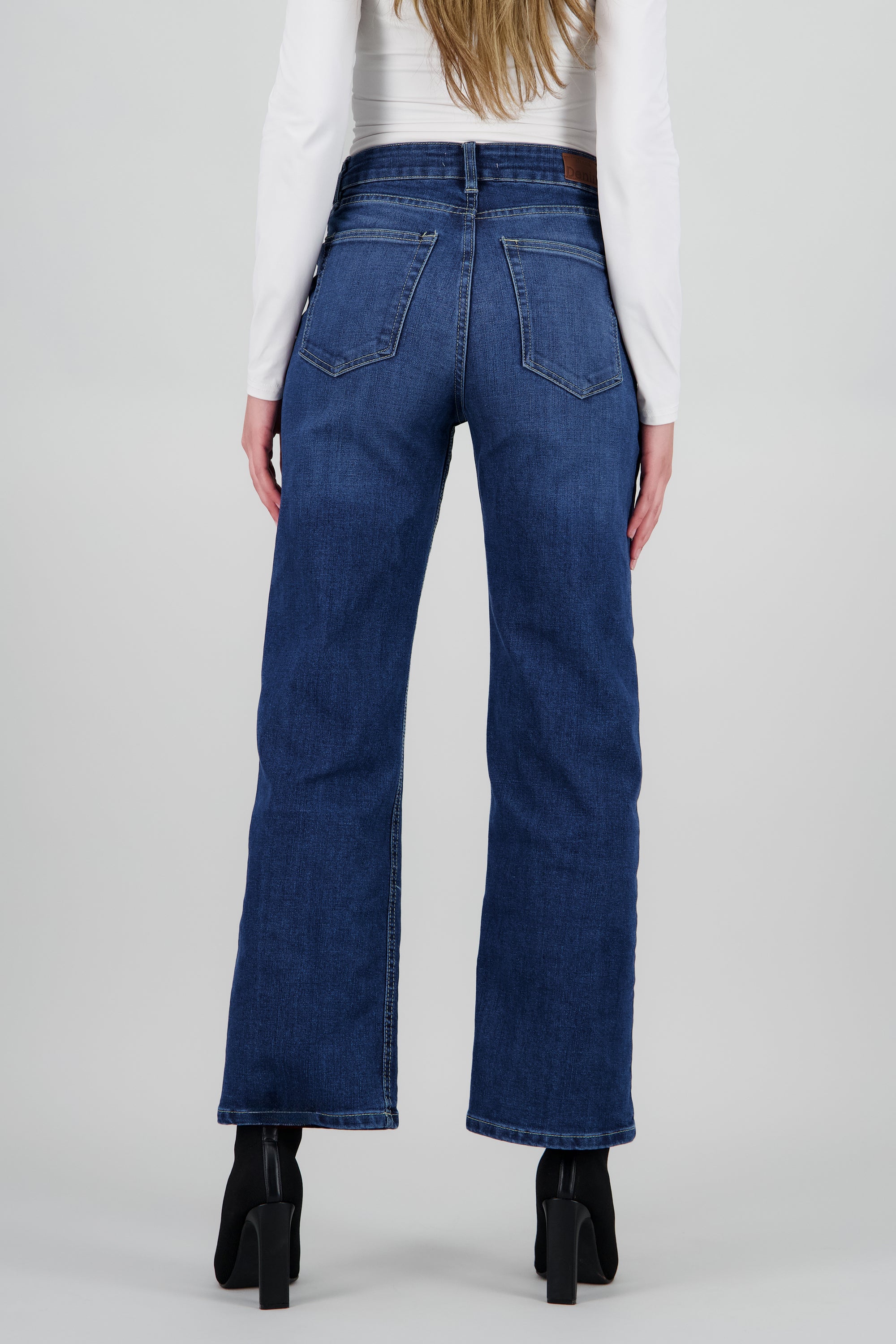 Jeans wide leg basicos MEDIUM WASH