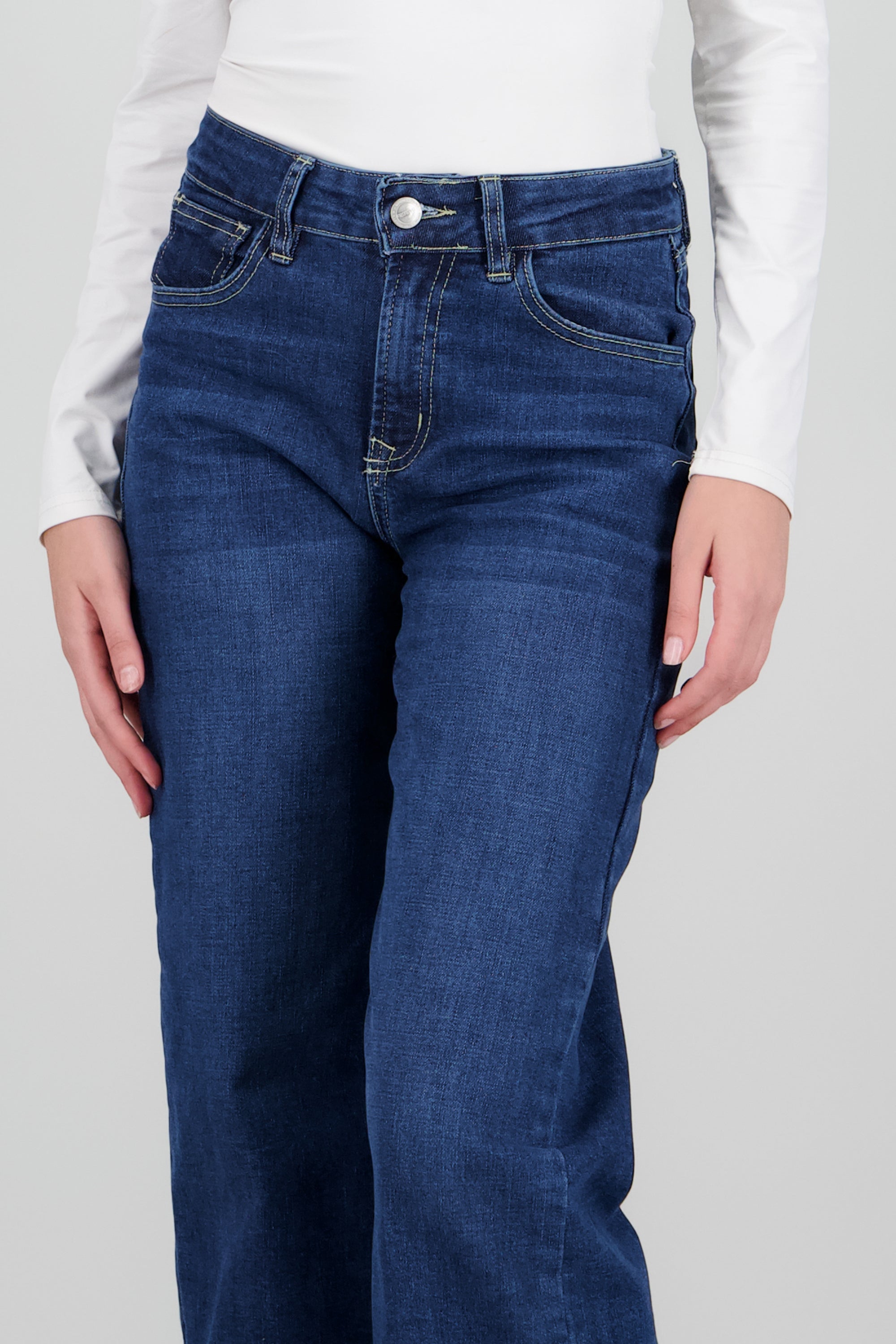 Jeans wide leg basicos MEDIUM WASH