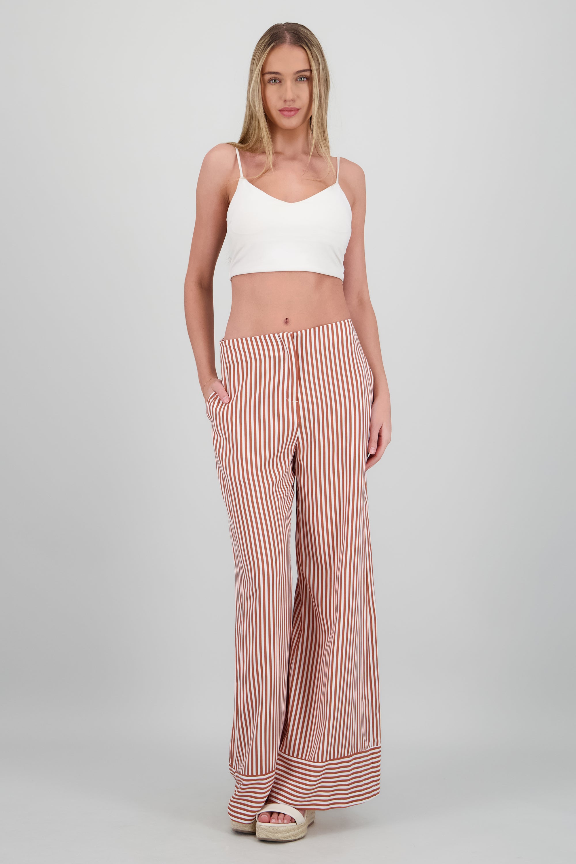 Pantalon amplio detalle rayas CAFE COMBO