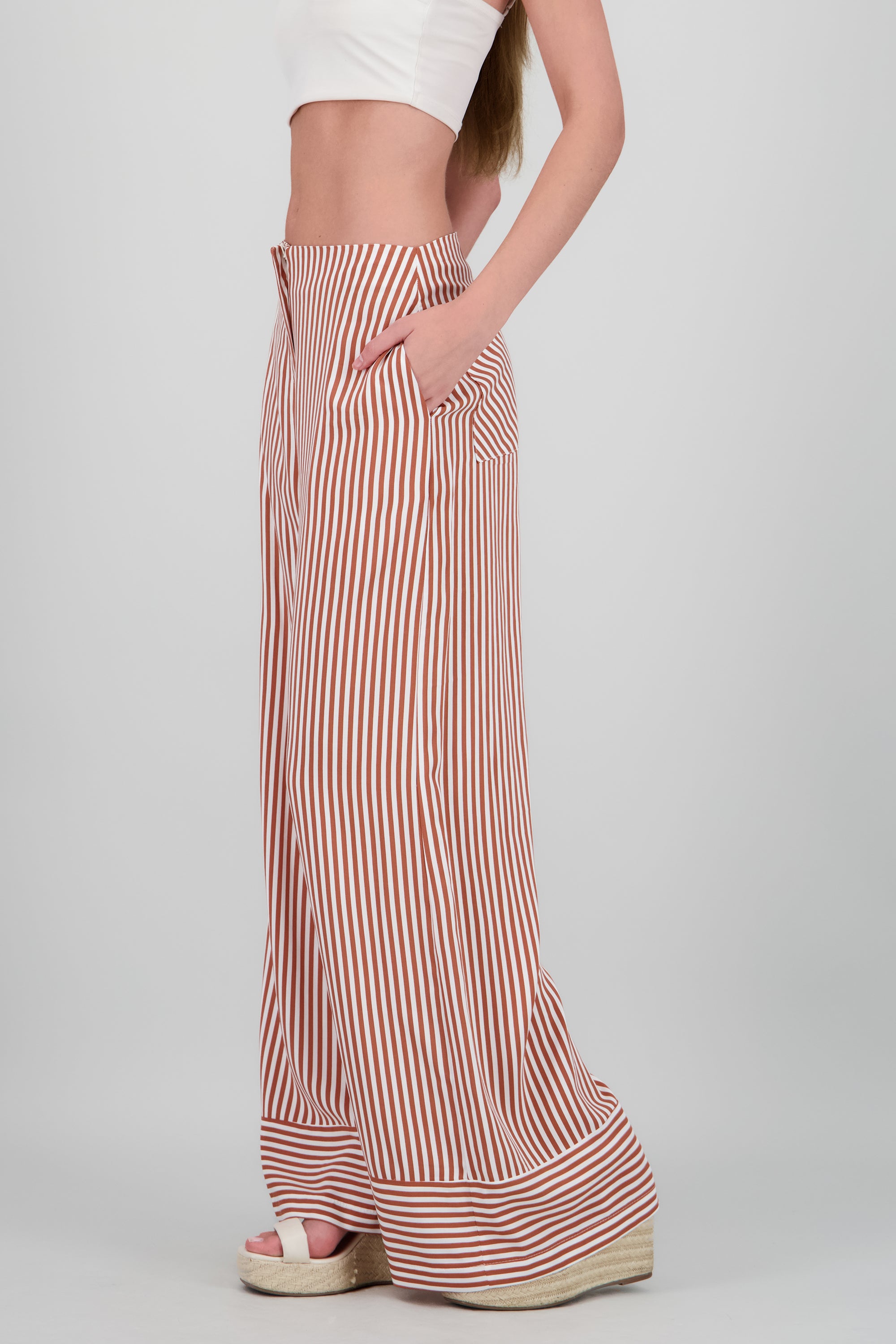 Pantalon amplio detalle rayas CAFE COMBO