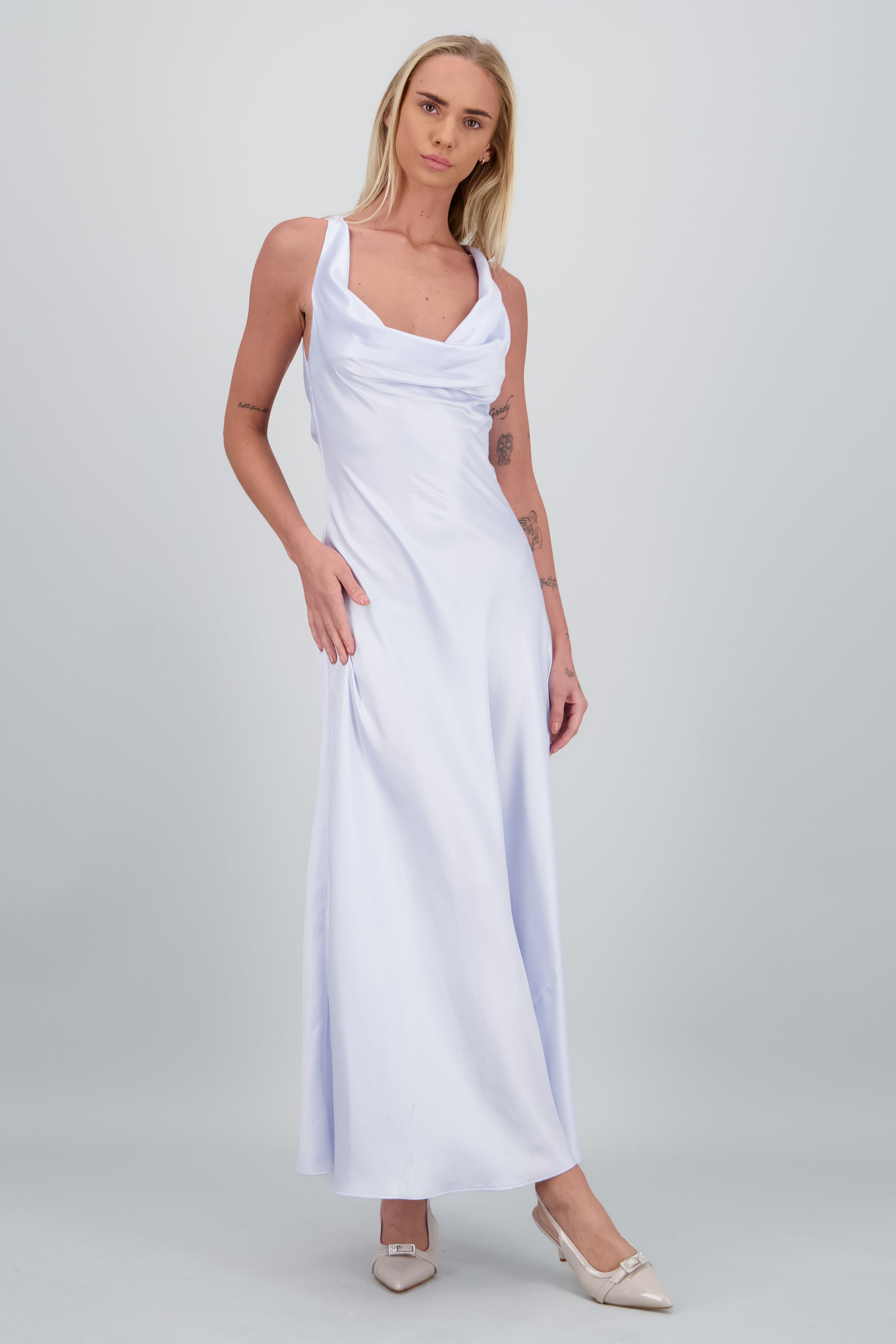 Vestido satinado de escote cascada AZUL CIELO