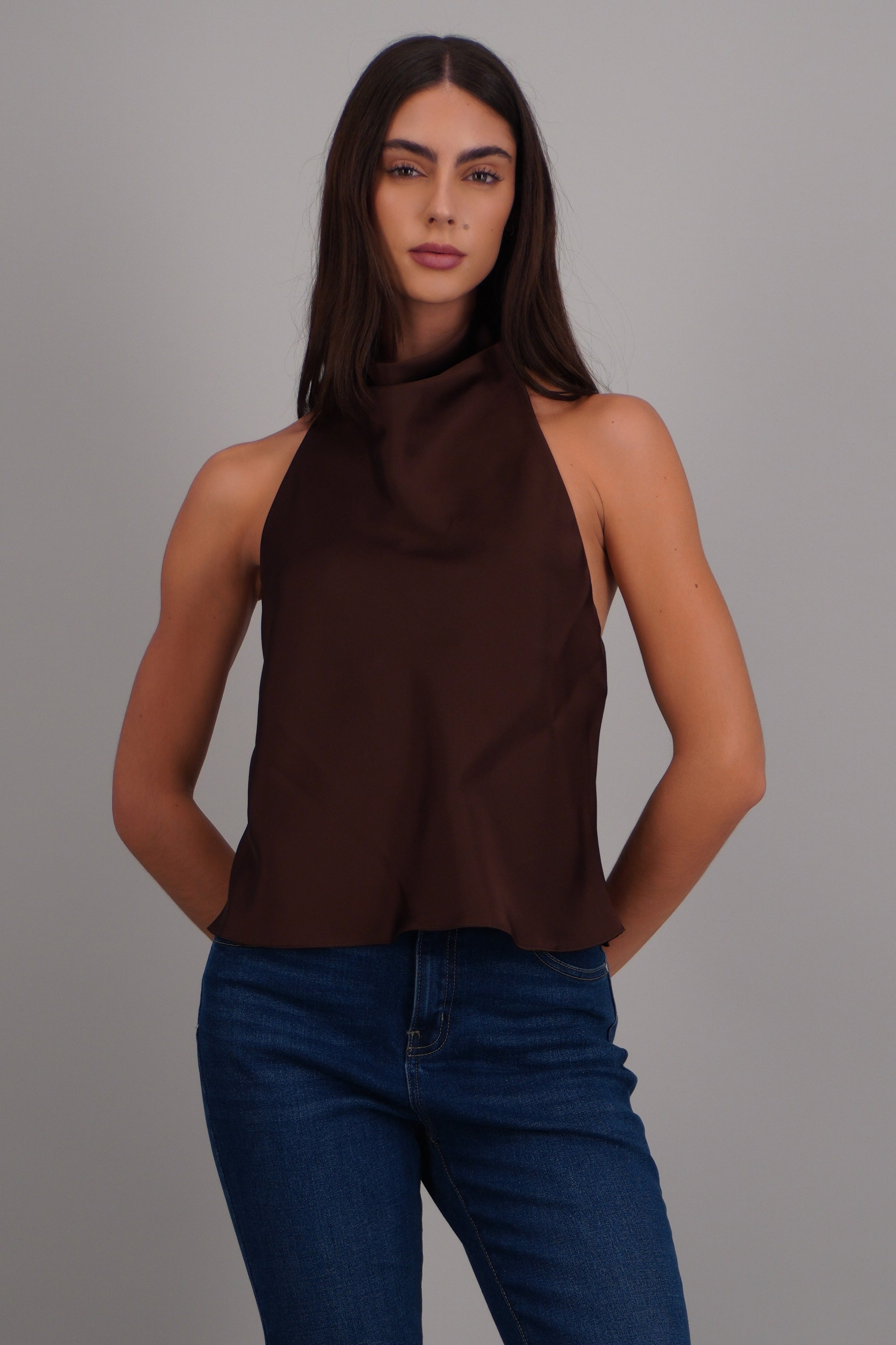 Top halter de cuello cascada satinado CHOCOLATE