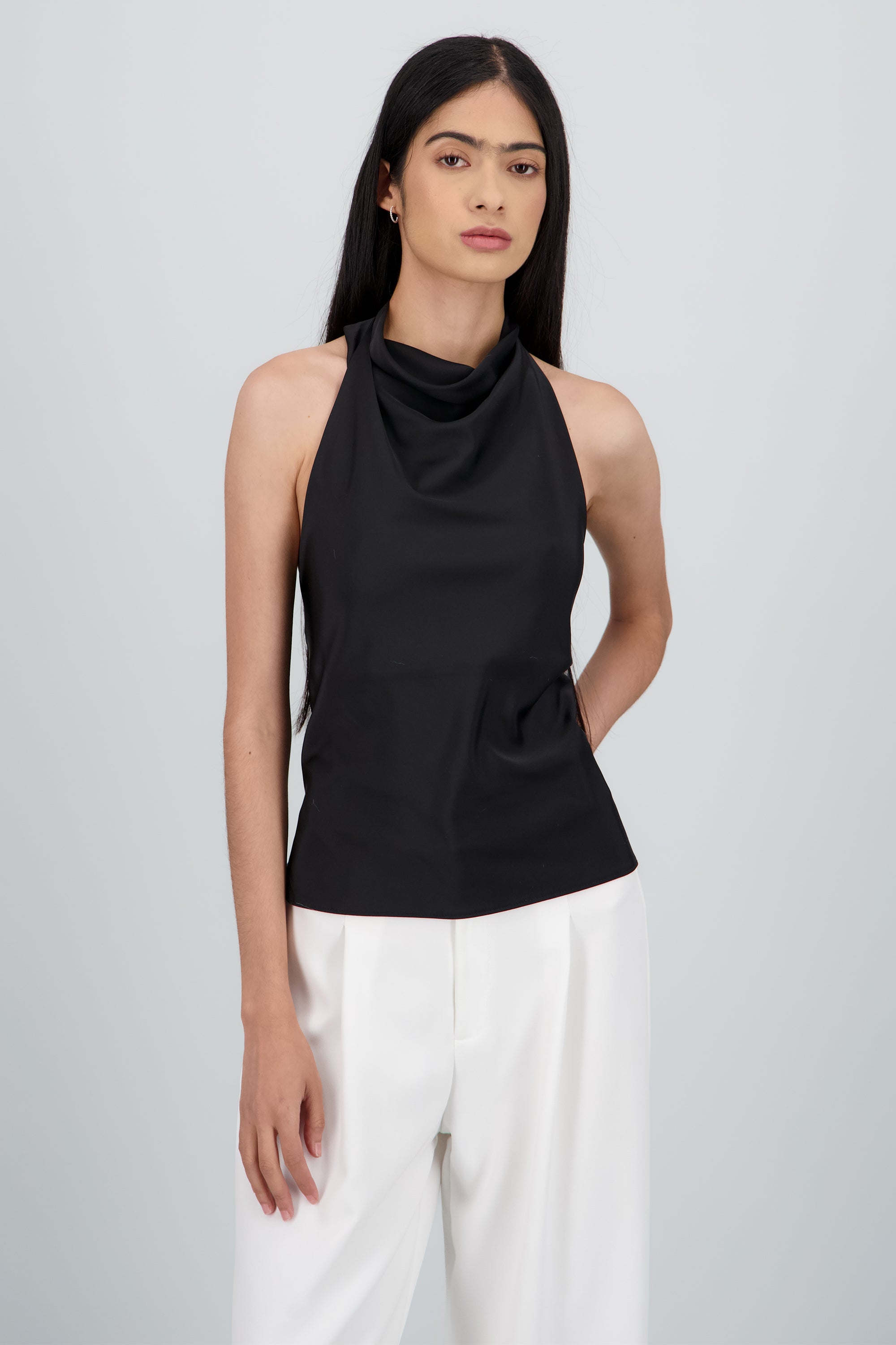 Top halter de cuello cascada satinado NEGRO