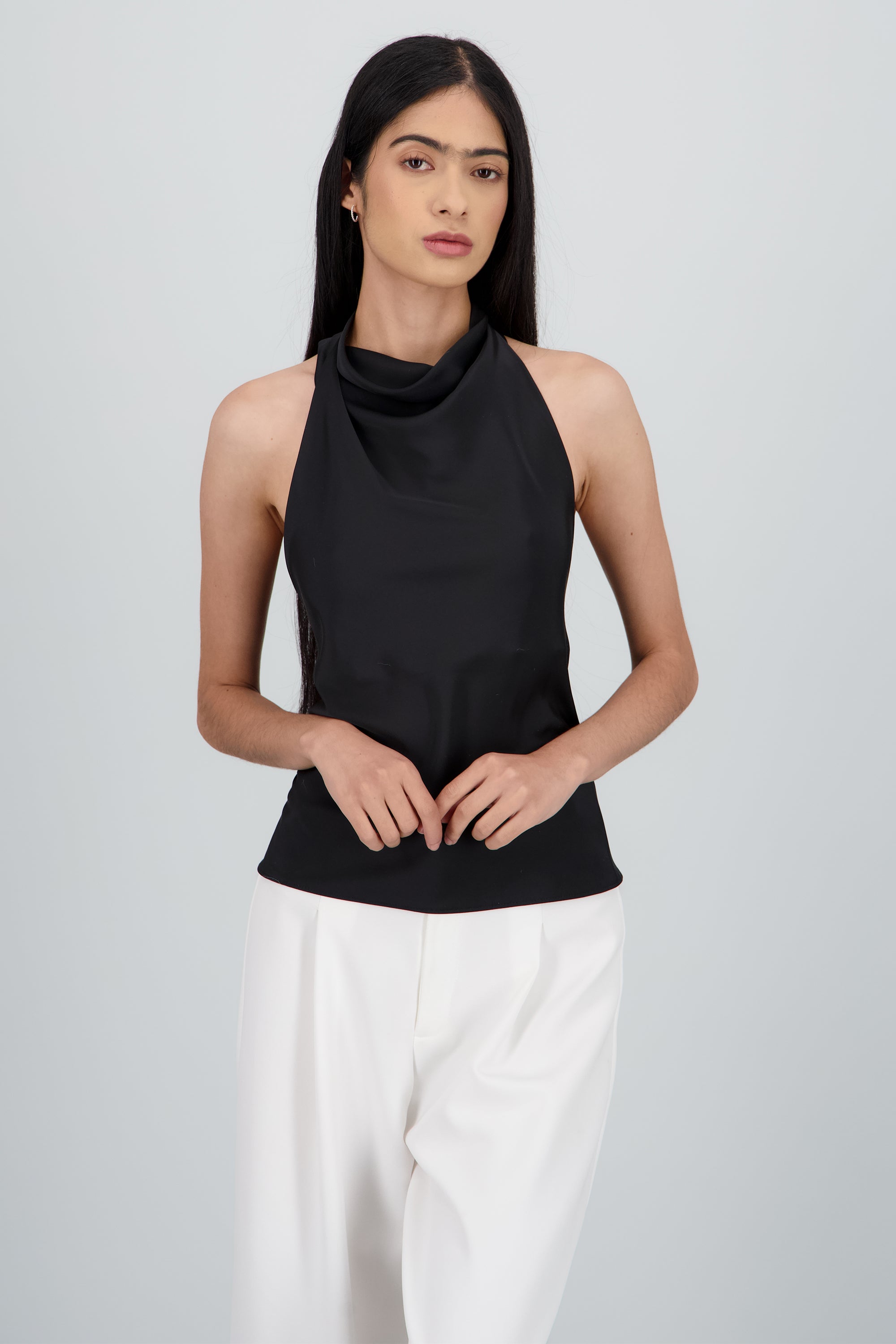 Top halter de cuello cascada satinado NEGRO
